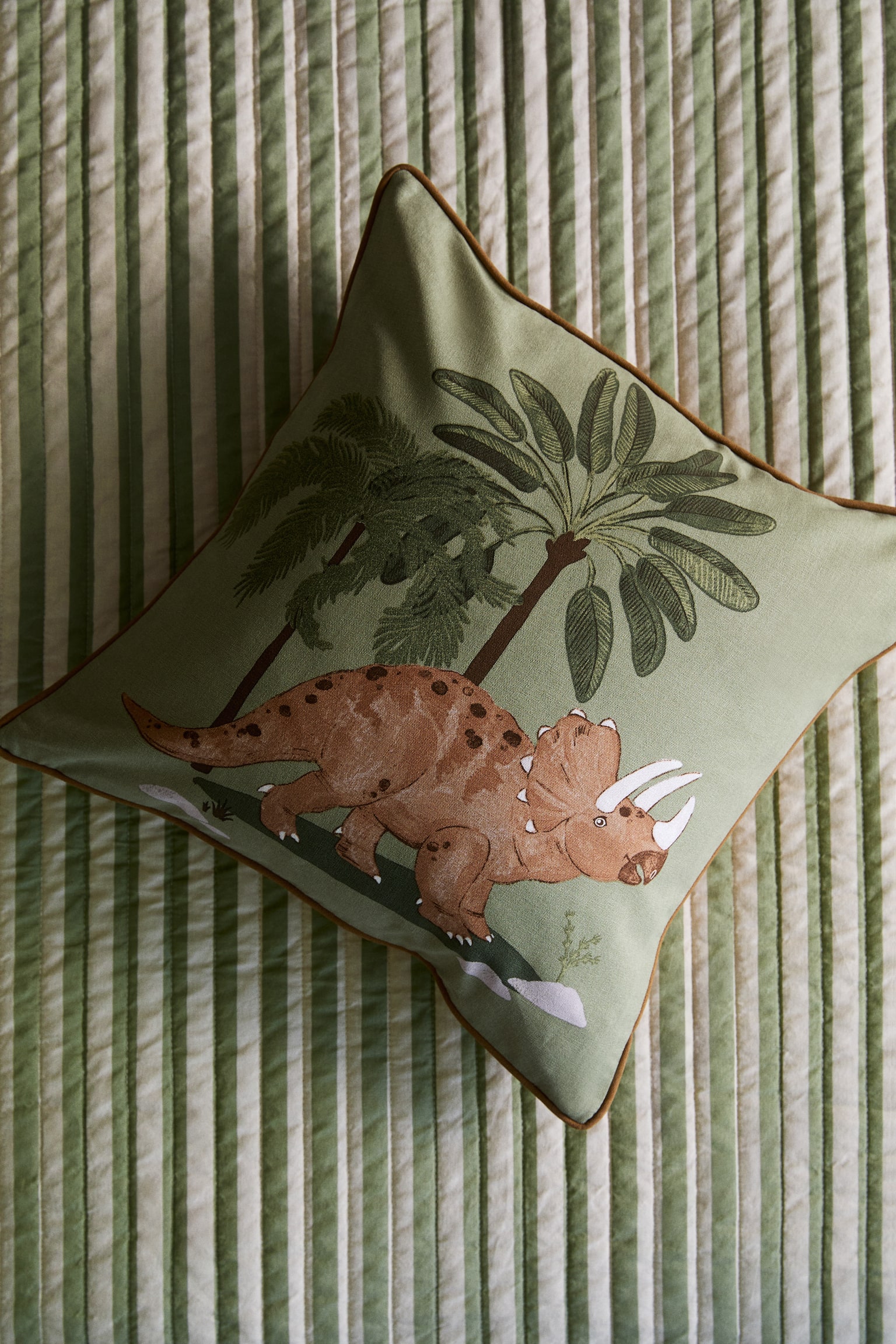 כיסוי לכרית נוי מקנבס כותנה עם הדפס - ירוק חאקי בהיר/דינוזאור/בז' בהיר/טי-רקס - 2