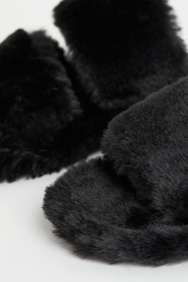 Faux fur slippers - Black - 2