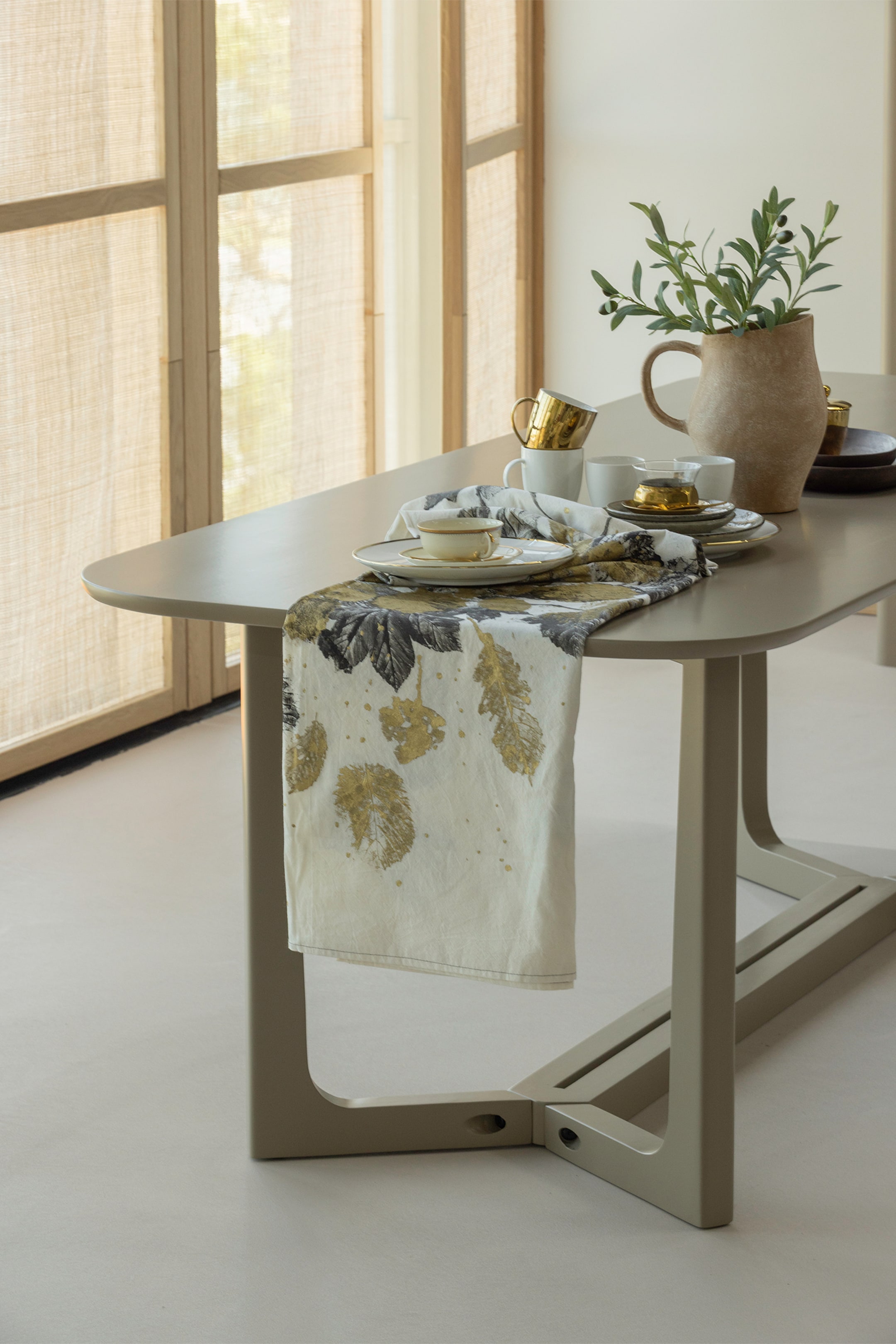 Größeres Bild ansehen: Ferion Esstisch - Beige - WOOOD - Home All | H&M DE 1