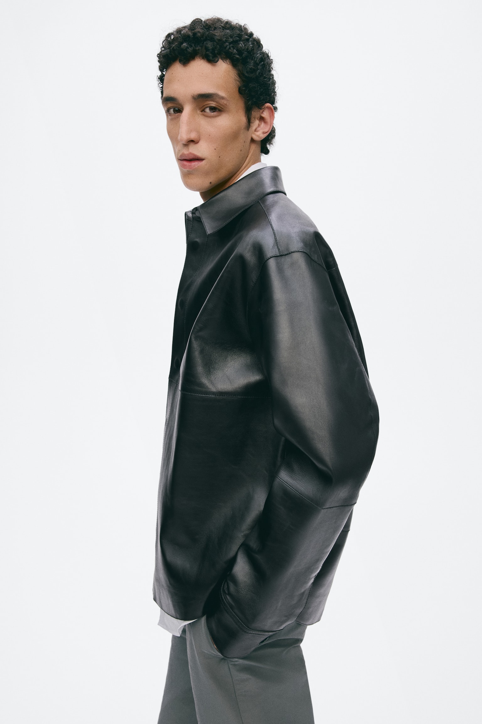 Мужская рубашка H&M Leather Overshirt, цвет: Чёрный — фото 5
