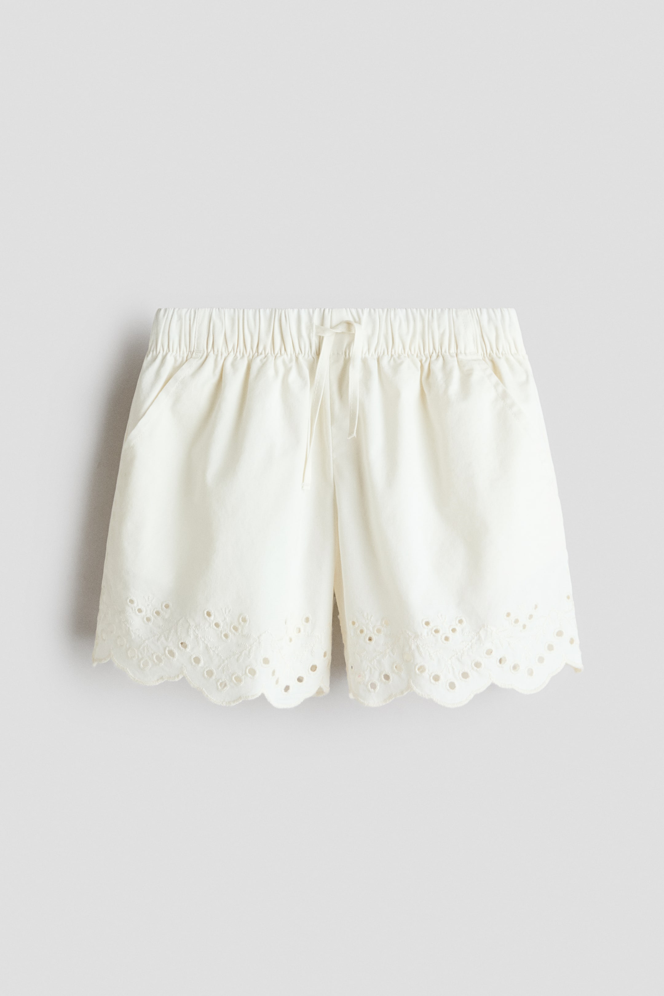 Short avec broderie anglaise