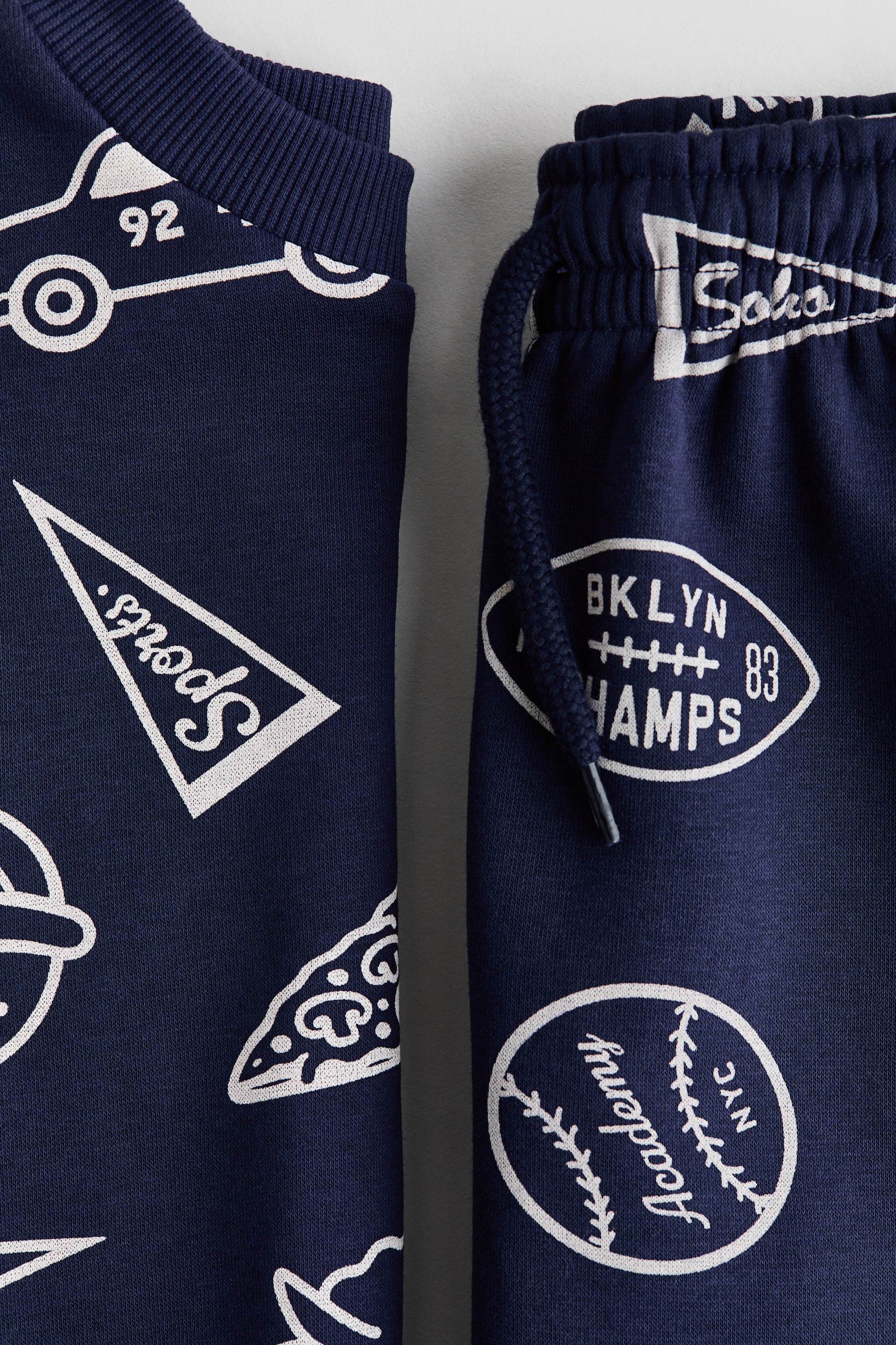 Zobraziť väčší obrázok: Dvojdielna tepláková súprava s potlačou - Námornícka modrá/NYC - DETI | H&M SK 2