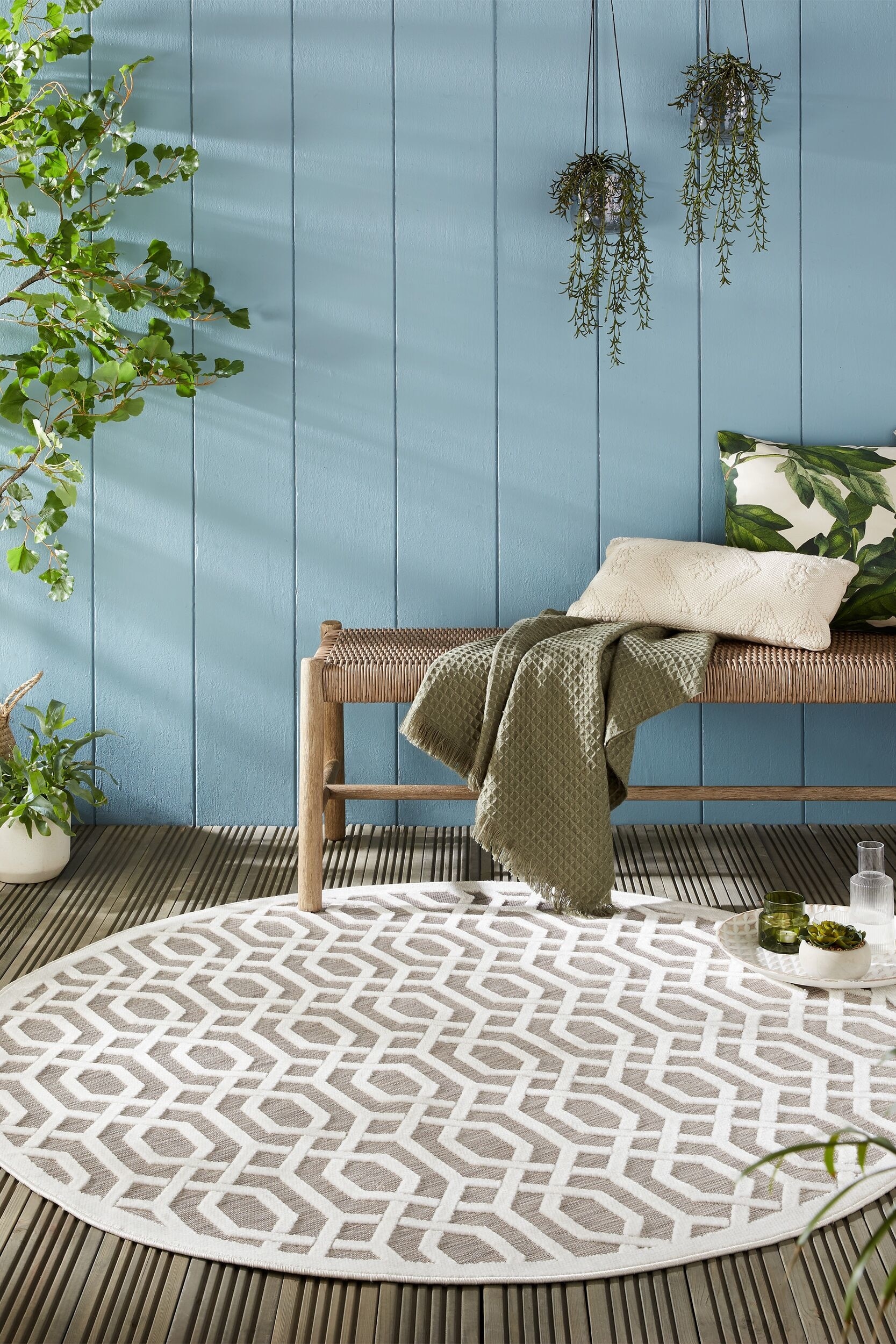 Mataro Outdoor Geometric Patterned Circle Rug - Natural