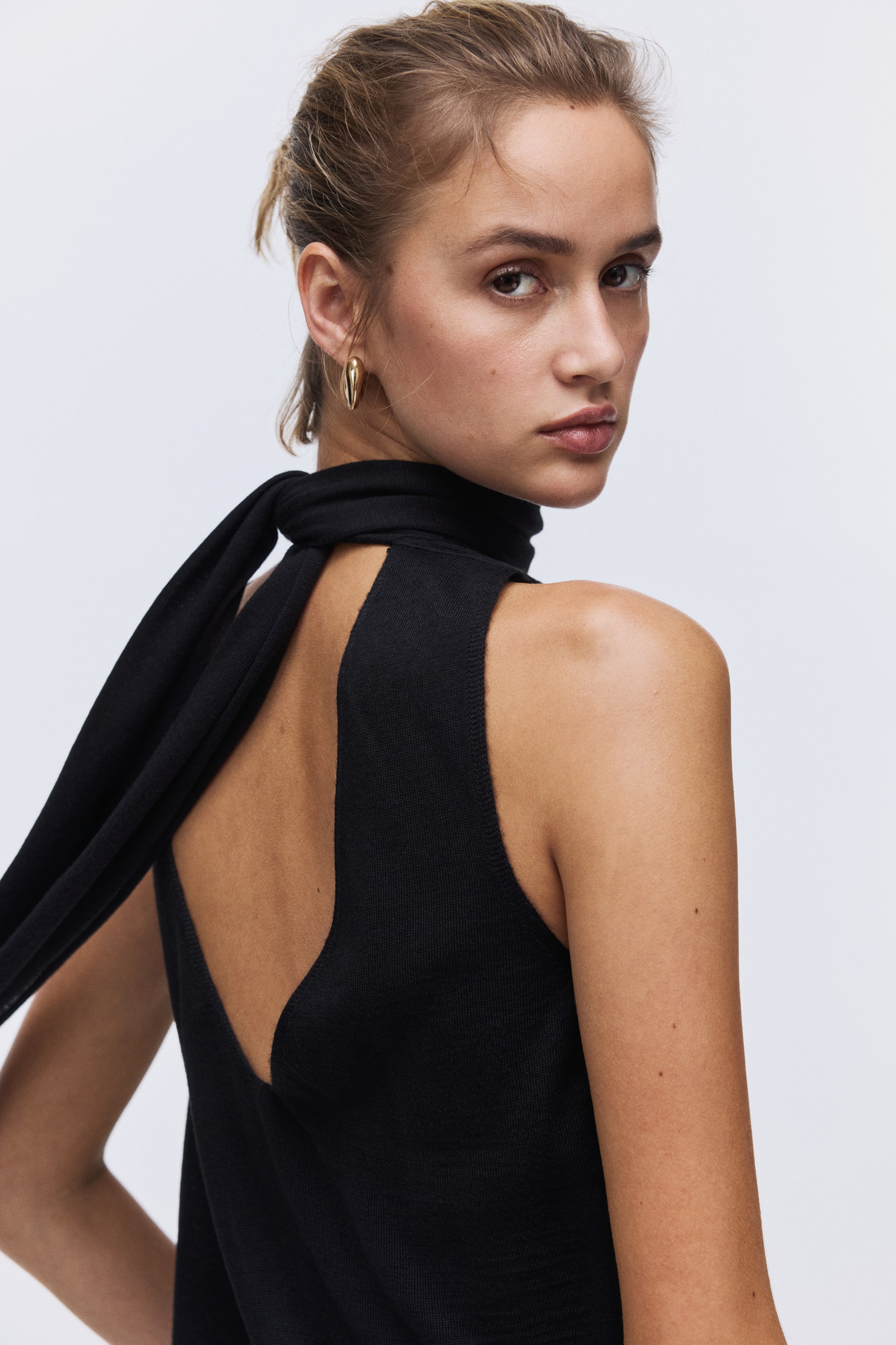 Agrandir l'image: Top avec col cheminée et écharpe - Noir - FEMME | H&M BE 4