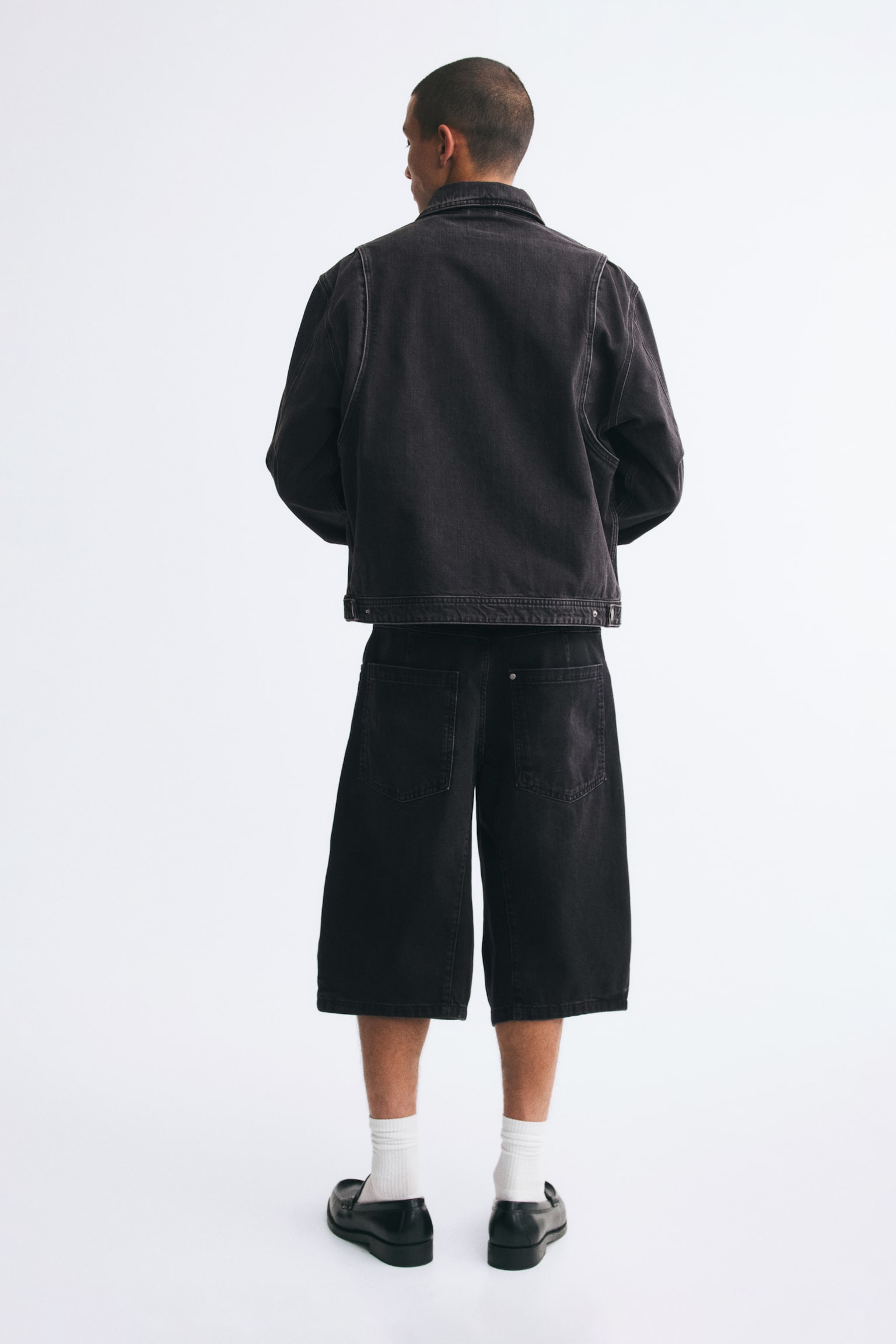 Мужские шорты H&M Baggy Barrel-Leg Denim Shorts, цвет: Джинсовый чёрный — фото 4