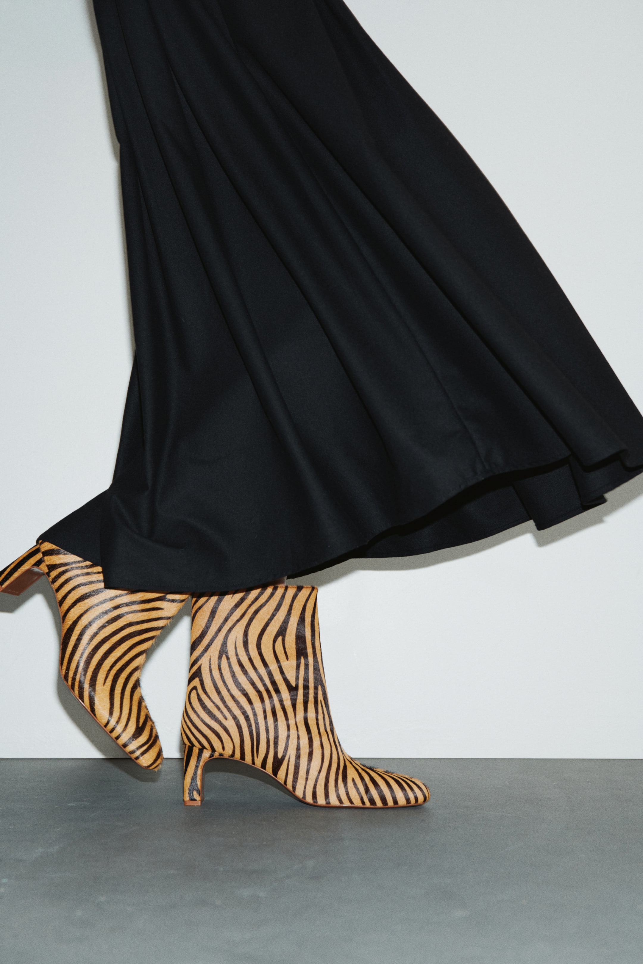 拡大画像を表示: Leather ankle boots - ベージュ／ゼブラプリント - レディース | H&M JP 4