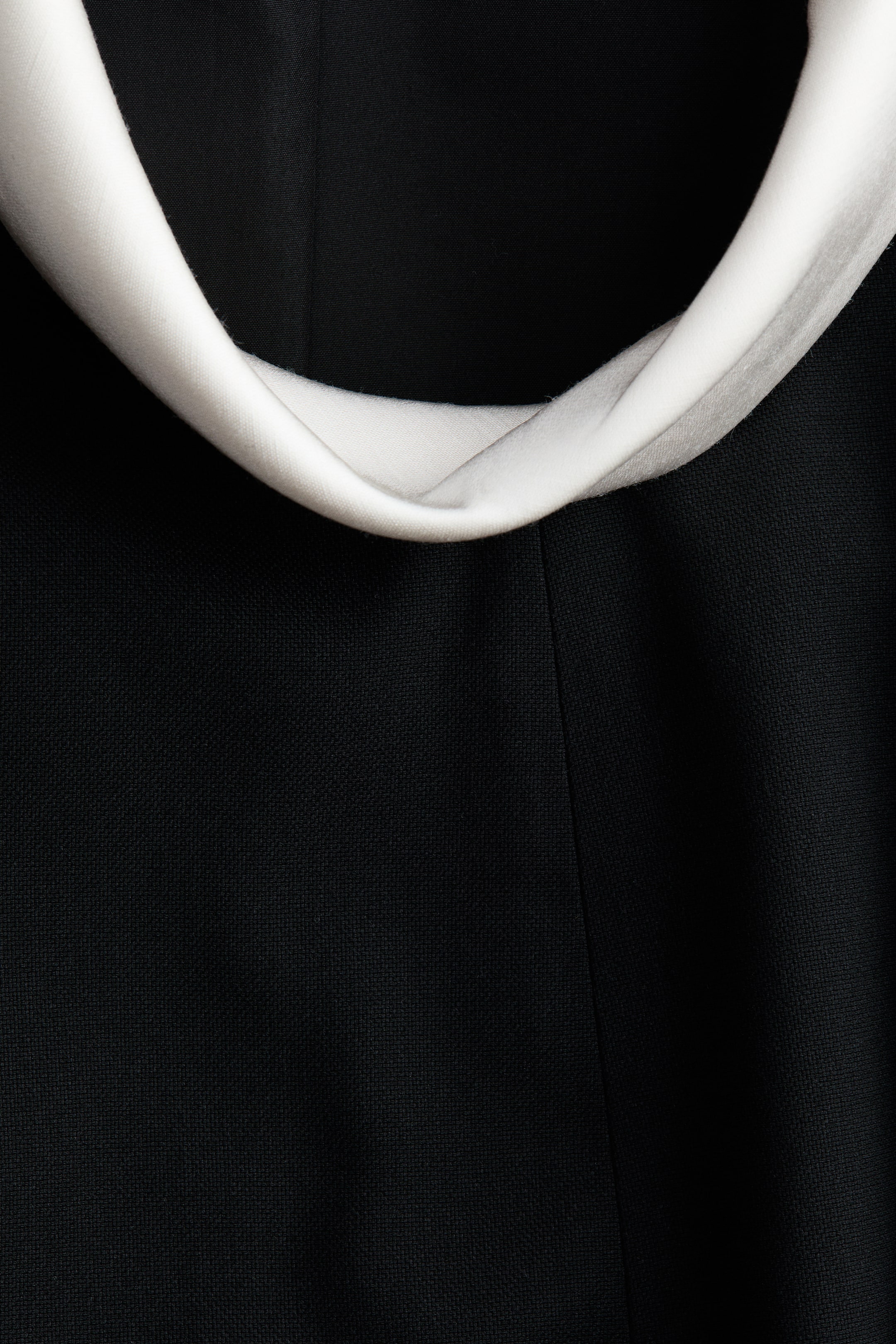 View larger image: Open-Back Dress - Black/white - Ladies | H&M CA 7