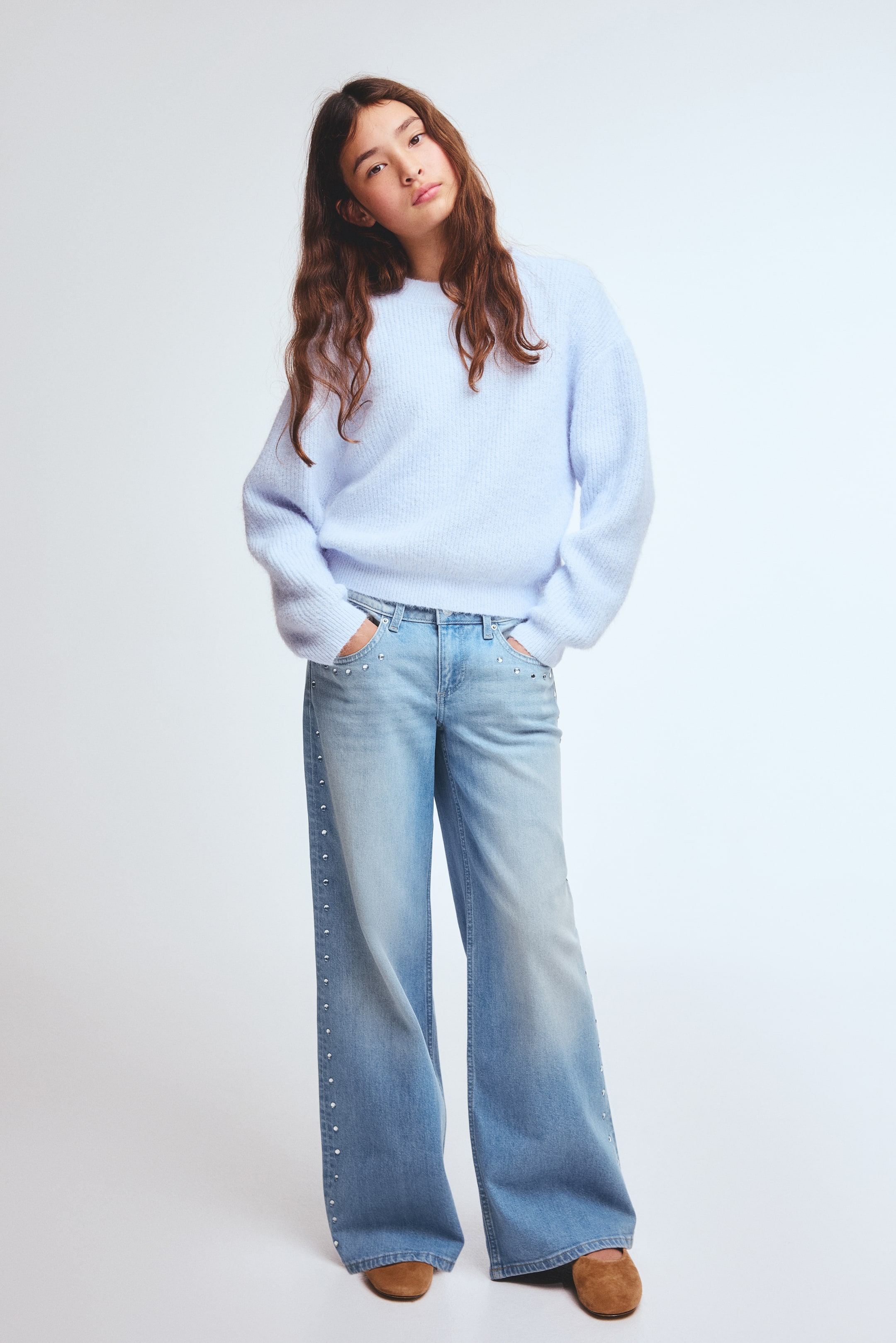 Grotere afbeelding bekijken: Studded Wide Leg Low Jeans - Licht denimblauw/studs - KINDEREN | H&M BE 1