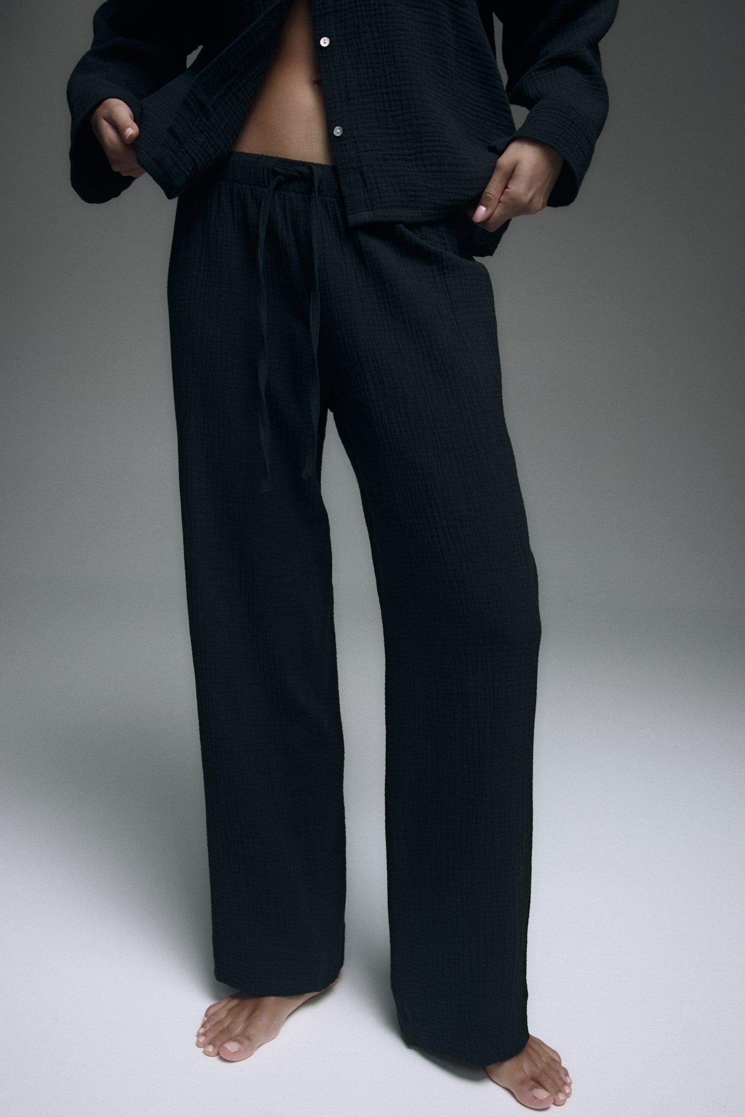 Bộ đồ ngủ bằng cotton muslin - Màu đen/Màu kem/Hoa - 4