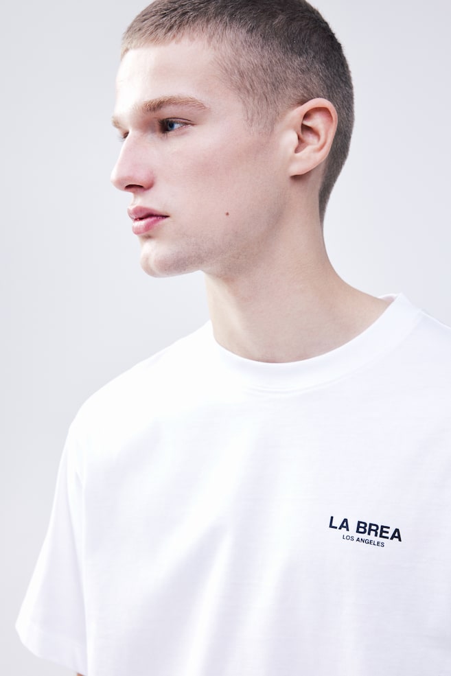 T-shirt con stampa Loose Fit - Bianco/La Brea/Nero/La Brea - 5
