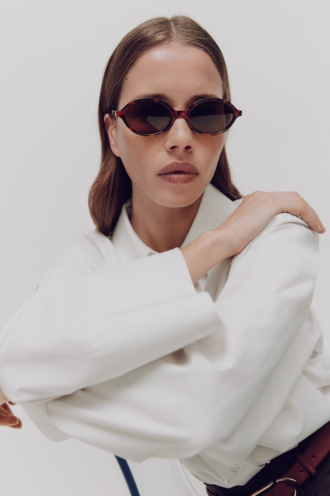 Oval sunglasses - Brown/Tortoiseshell-patterned/Black/Brown/Burgundy/Beige/Tortoiseshell pattern/Orange/Tortoiseshell pattern - 4