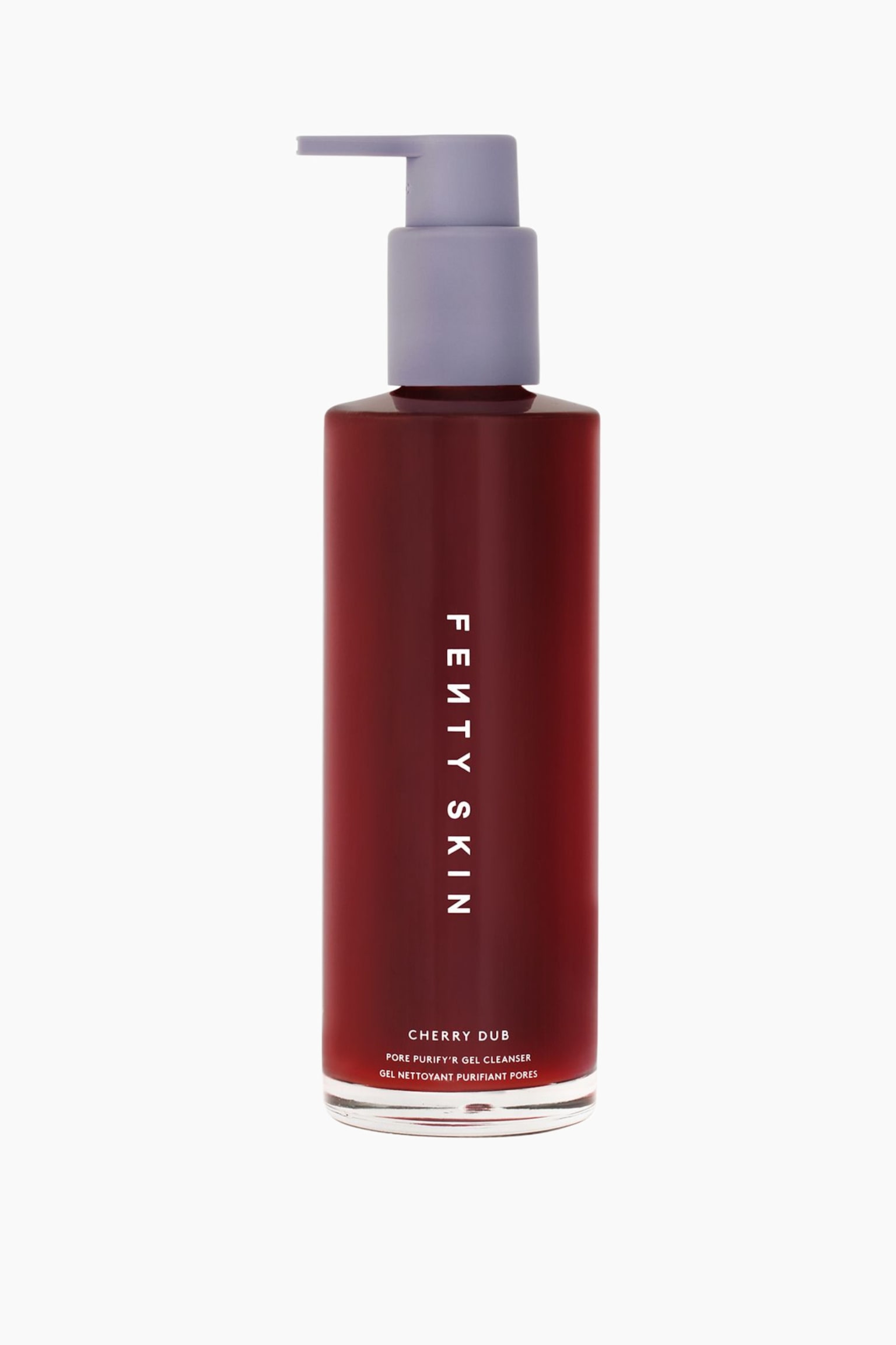 Cherry Dub Pore Purify'r Gel Cleanser stÃ¥r upprÃ¤tt och har en cylindrisk, halvtransparent mÃ¶rkrÃ¶d flaska fylld med en mÃ¶rkrÃ¶d vÃ¤tska samt en matt lavendelfÃ¤rgad pumptopp som Ã¤r riktad Ã¥t vÃ¤nster. Framsidan av flaskan visar den vertikala vita logotypen âFENTY SKINâ och horisontell text nÃ¤ra den genomskinliga basen som lyder âCHERRY DUB PORE PURIFY'R GEL CLEANSER.â - 1