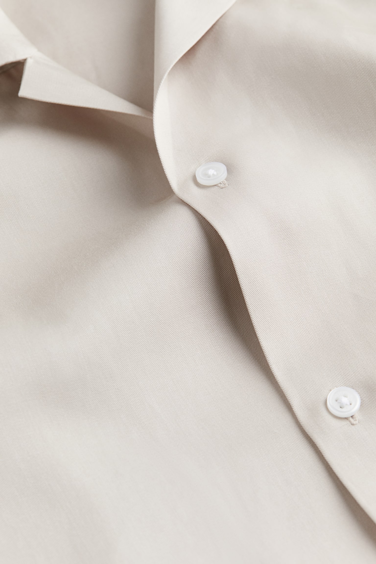Мужская рубашка H&M Regular Fit Short-sleeved Lyocell Resort, цвет: Светлый серо-коричневый — фото 2