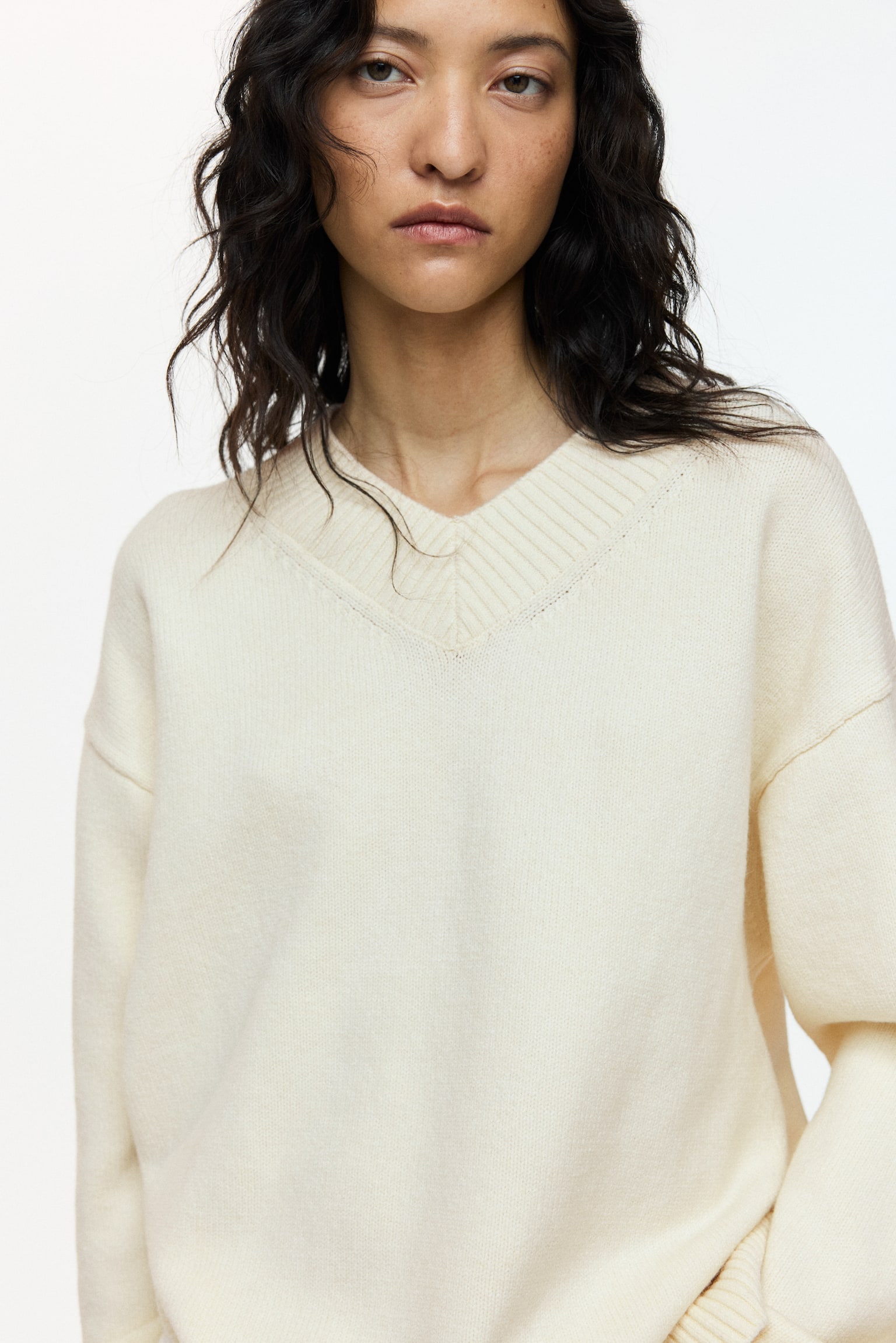 V-Neck Sweater - Cream/Black/Light yellow/Taupe/Dark green - 6