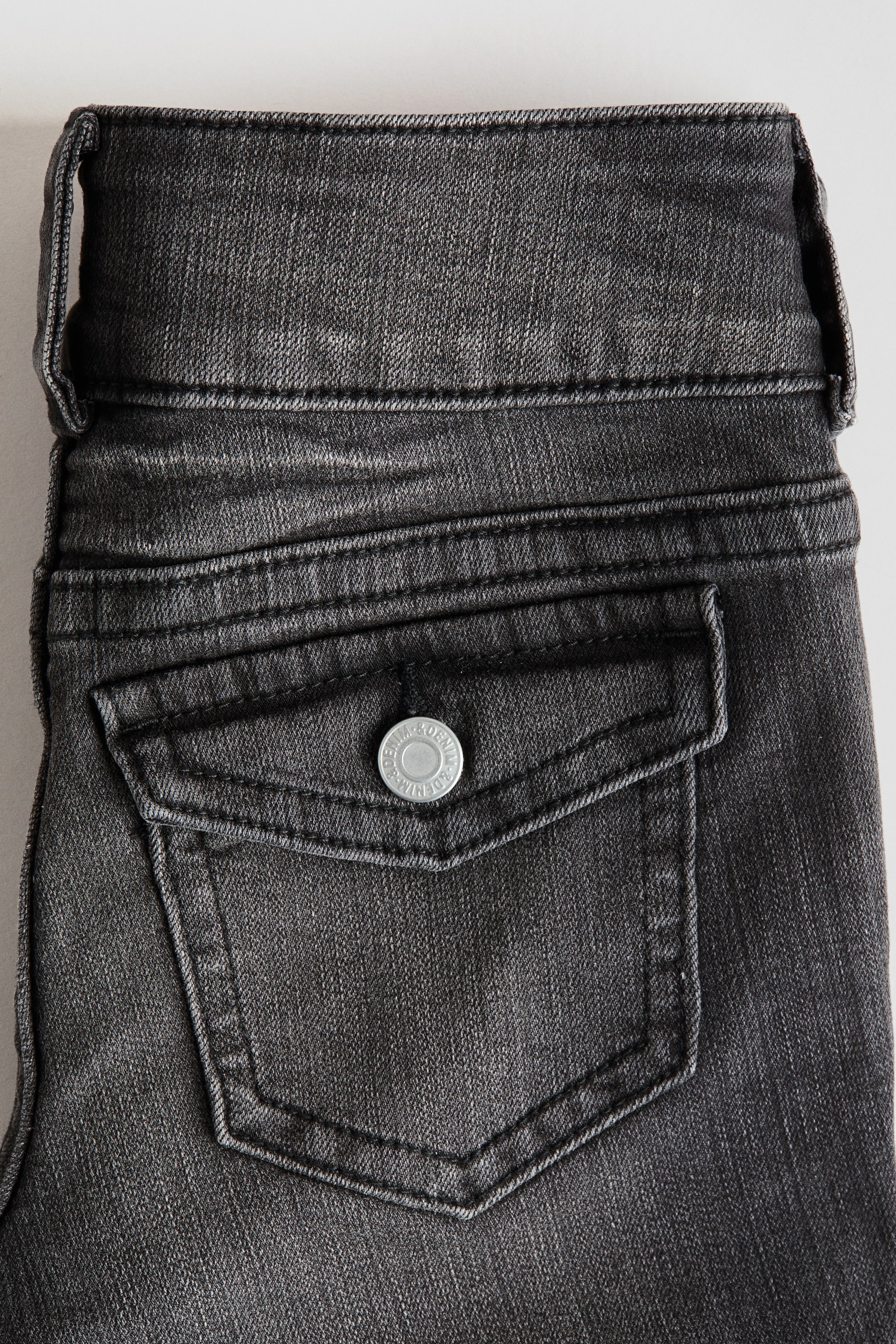 查看大圖: 小喇叭低腰牛仔褲 - 水洗丹寧黑 - Kids | H&M 2