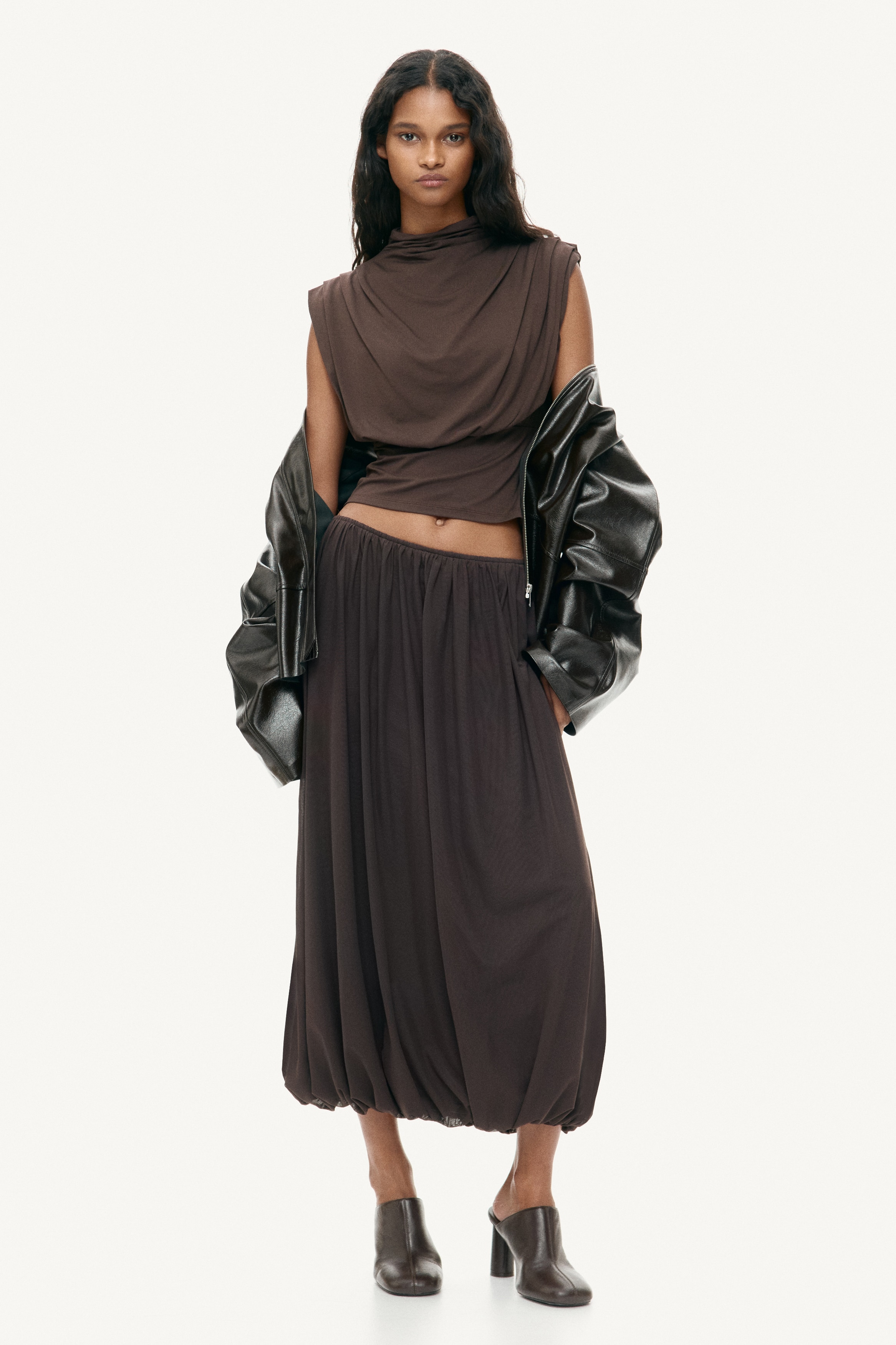 Polurolka od viskoze - Tamnosmeđa/Crna