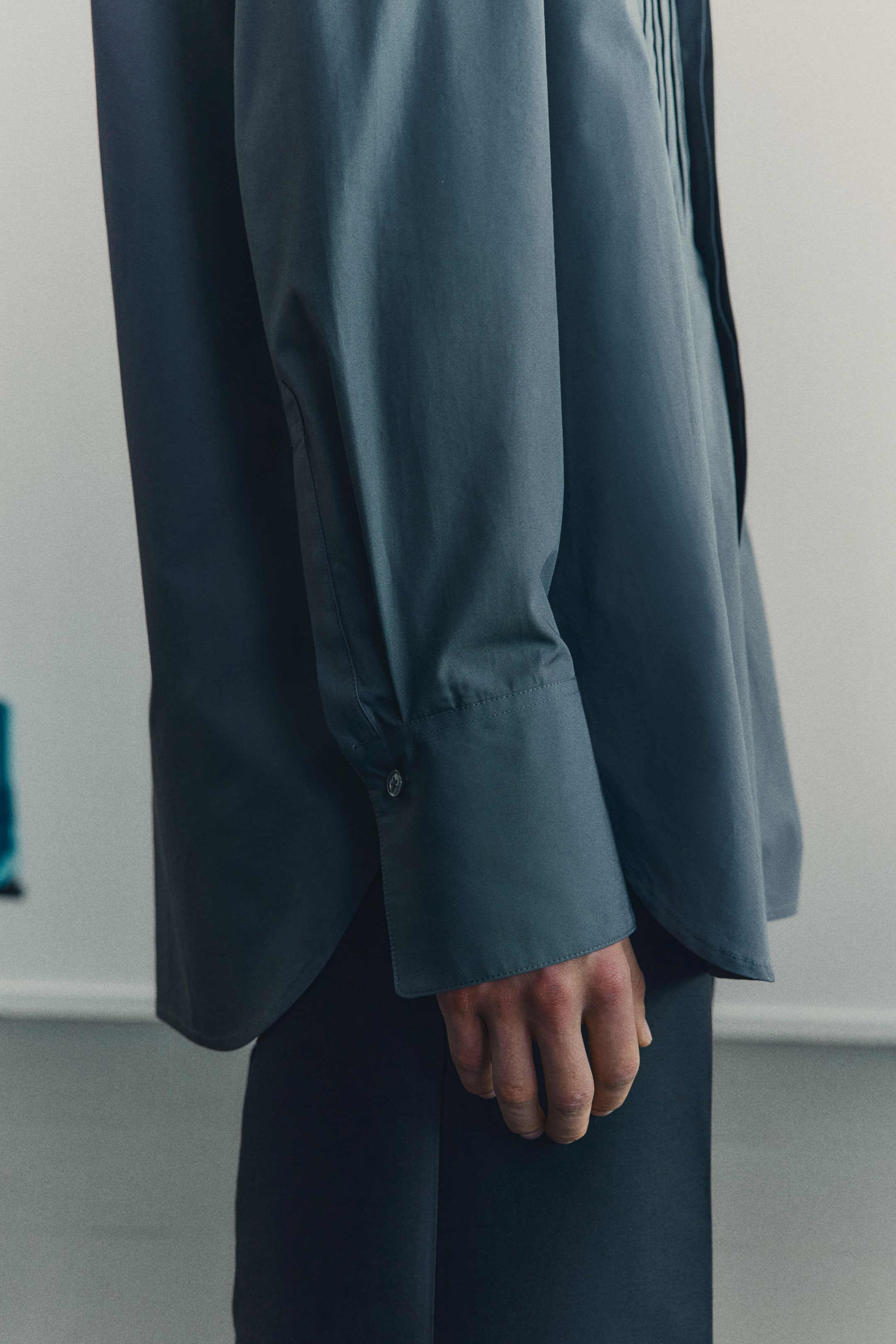 Ingrandisci l'immagine: Camicia da smoking Loose Fit - Grigio scuro - UOMO | H&M CH 5