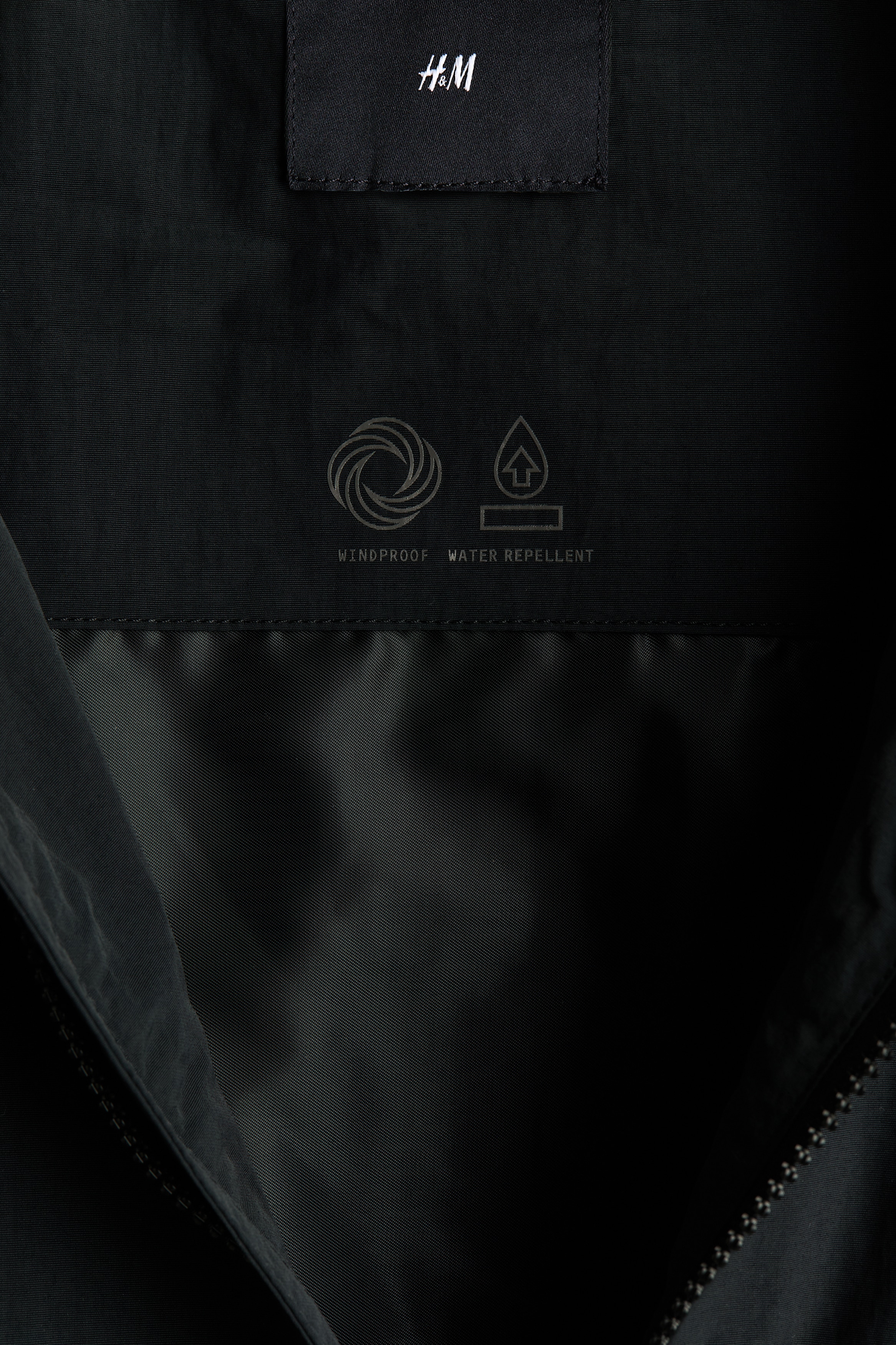 Water-repellent nylon windbreaker