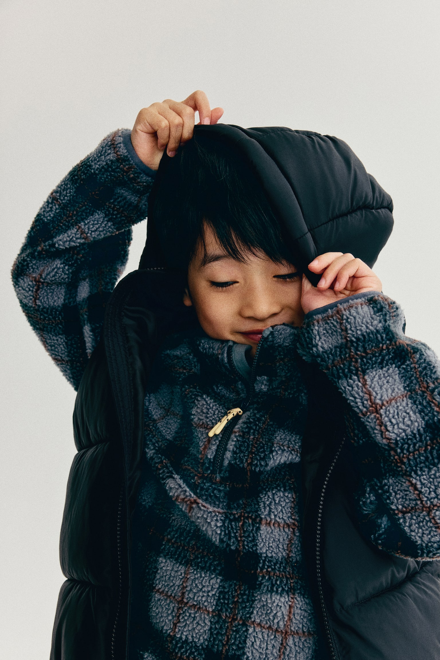 Детский жилет H&M Hooded Puffer, цвет: Чёрный — фото 6