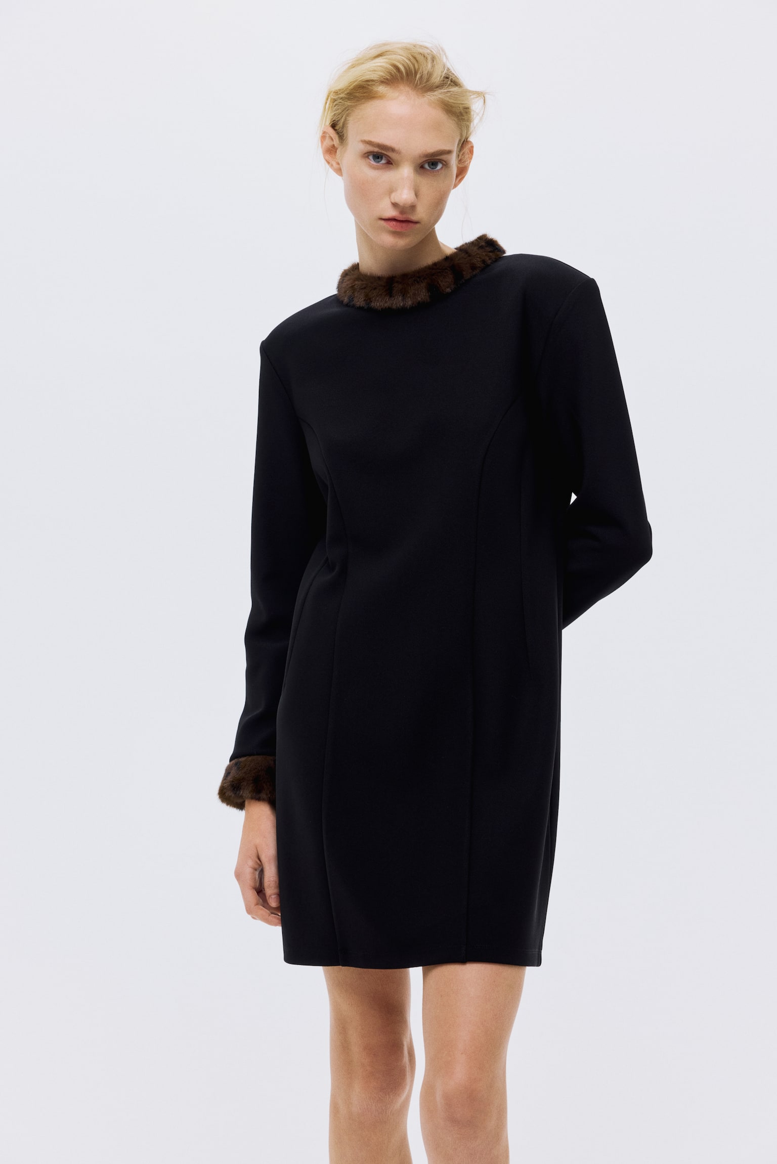 Přiléhavé šaty - Černá/hnědá - 2