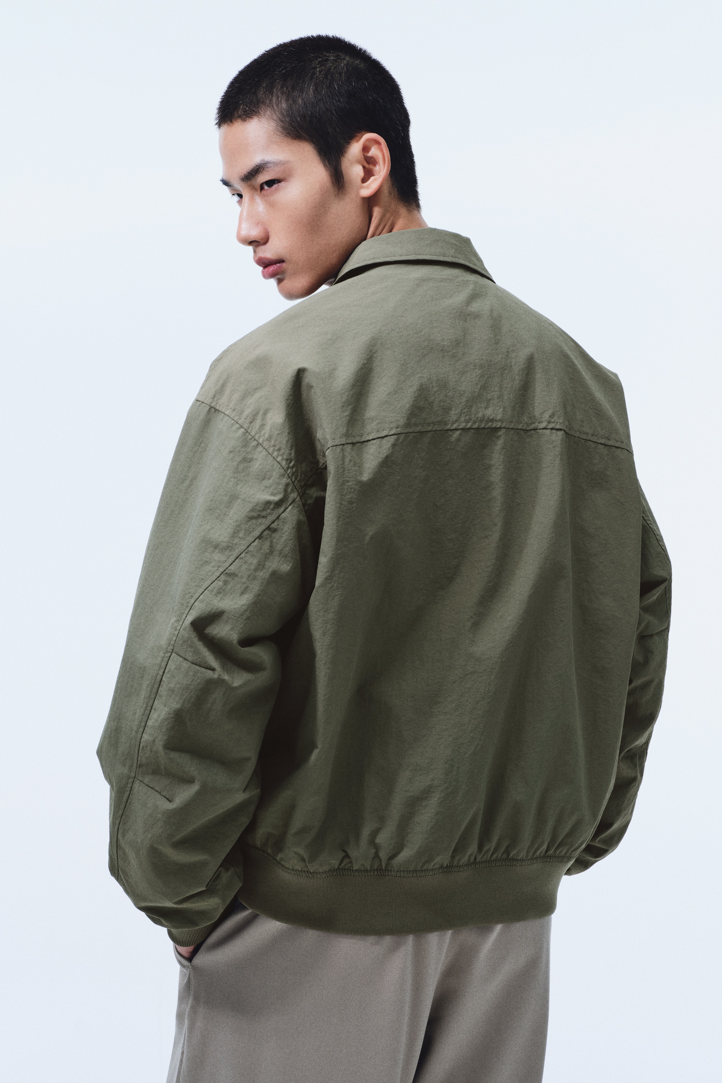 ウォーターリペレント コーチジャケット - カーキグリーン - Men | H&M JP