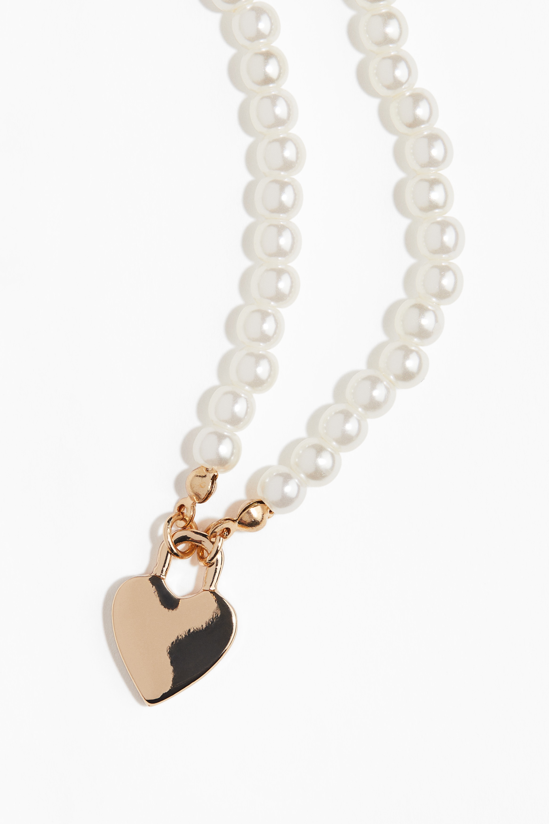 Beaded pendant necklace