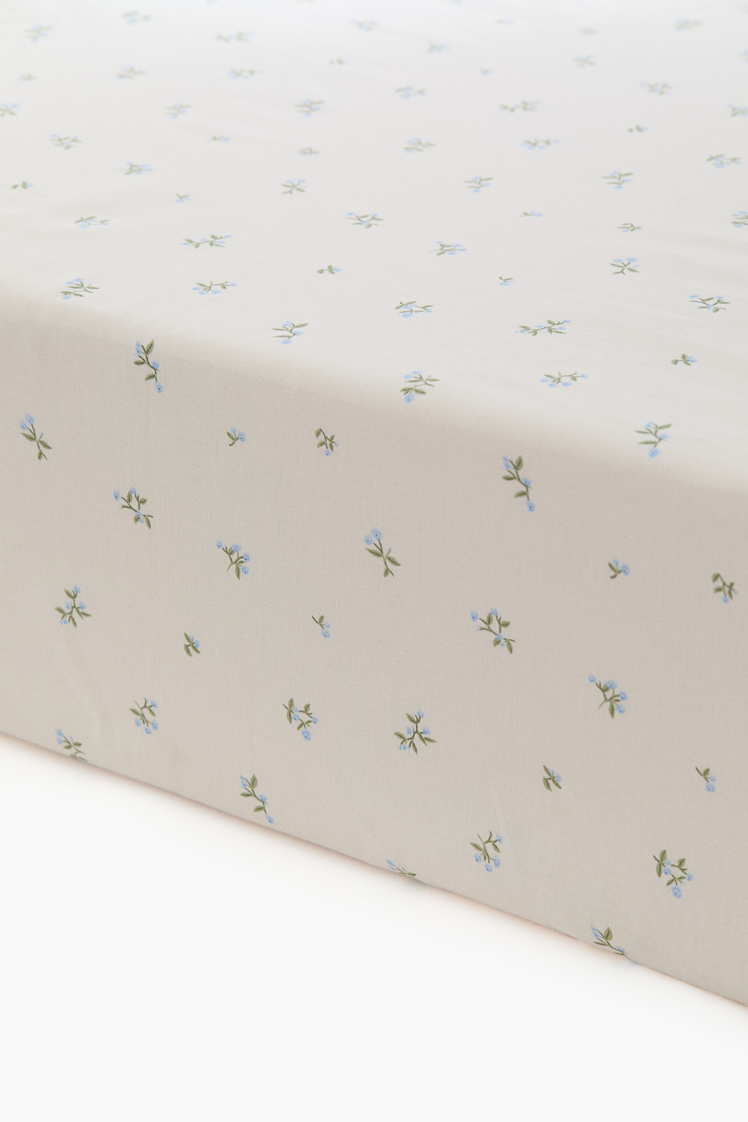 Patterned cotton fitted sheet - Cream/Floral/White/Rainbows/Light beige/Dinosaurs/White/Clover/Light green/Vehicles/White/Spotted/Light pink/Fruits/Light beige/Dinosaurs/White/Hearts/Green/Dinosaurs/White/Stars/Light yellow/Oranges/Light blue/Fish/Light beige/Unicorns - 1