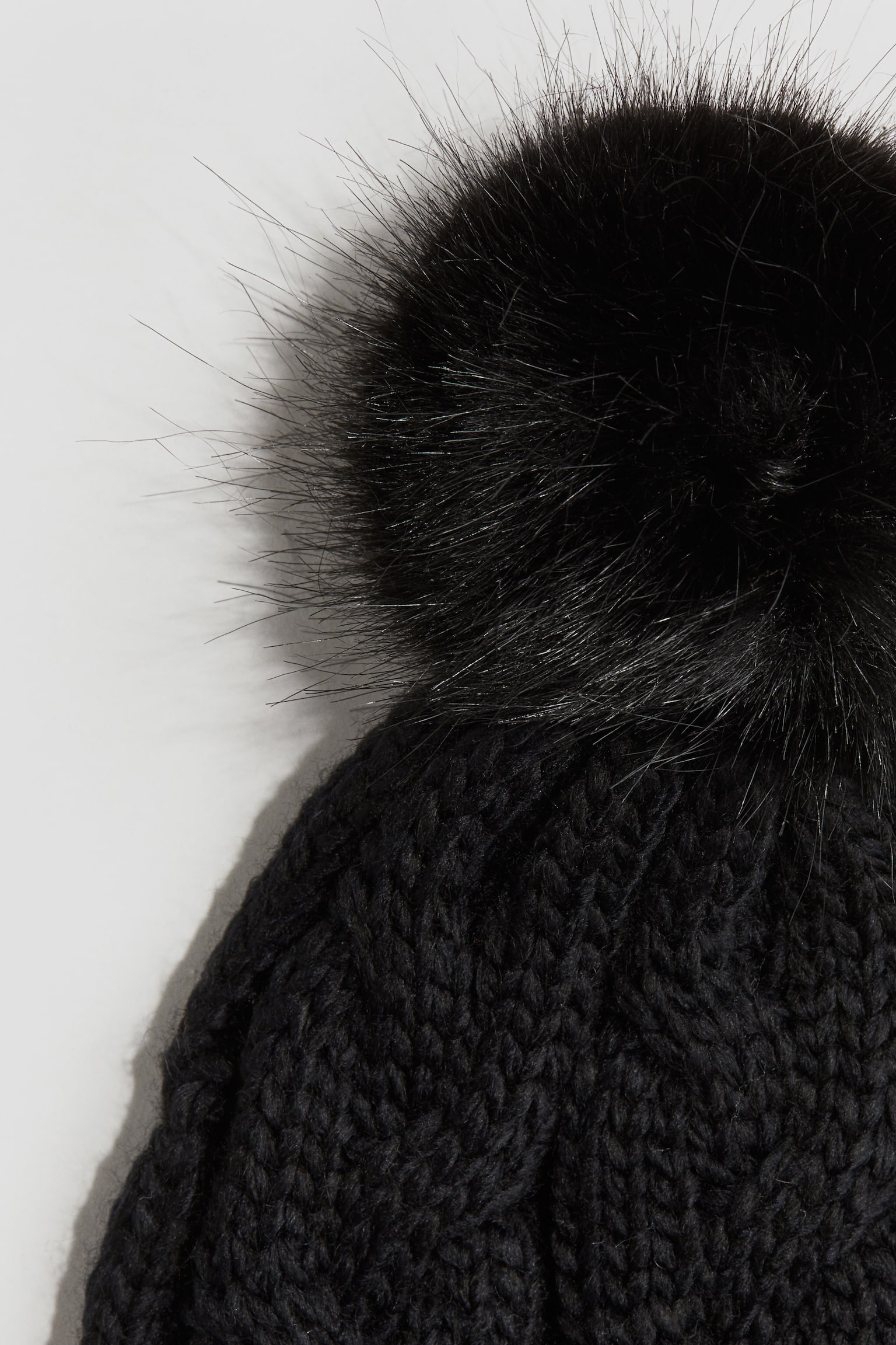 Cable-knit pompom beanie - Black - 2