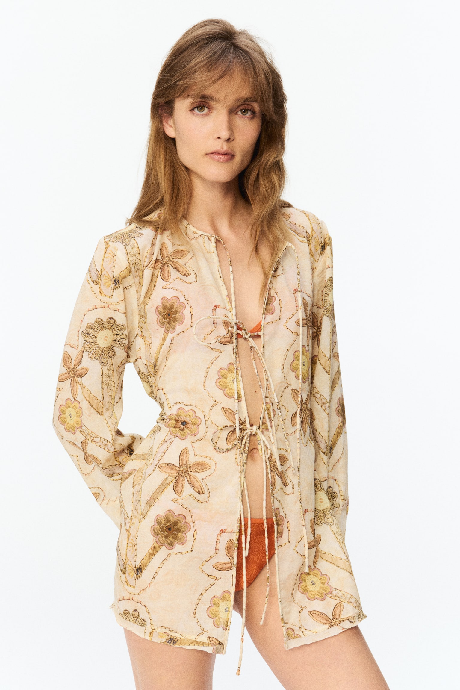 Женская блузка H&M Floral-Print Tie-Front Blouse, цвет: Кремовый / С принтом — фото 4