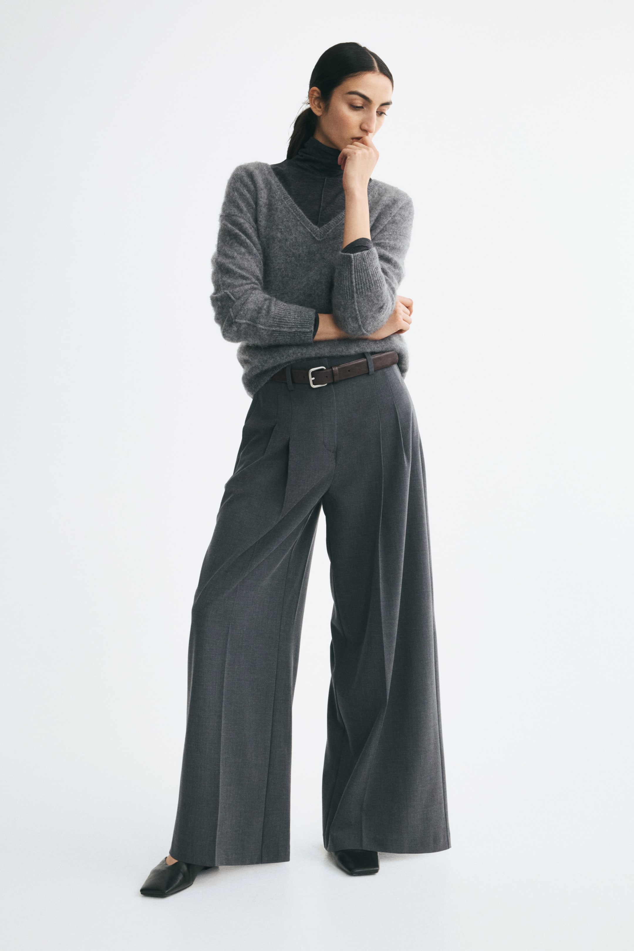 Discreet Comb Women's Dark gray Dress Pants with Belt | H&M US