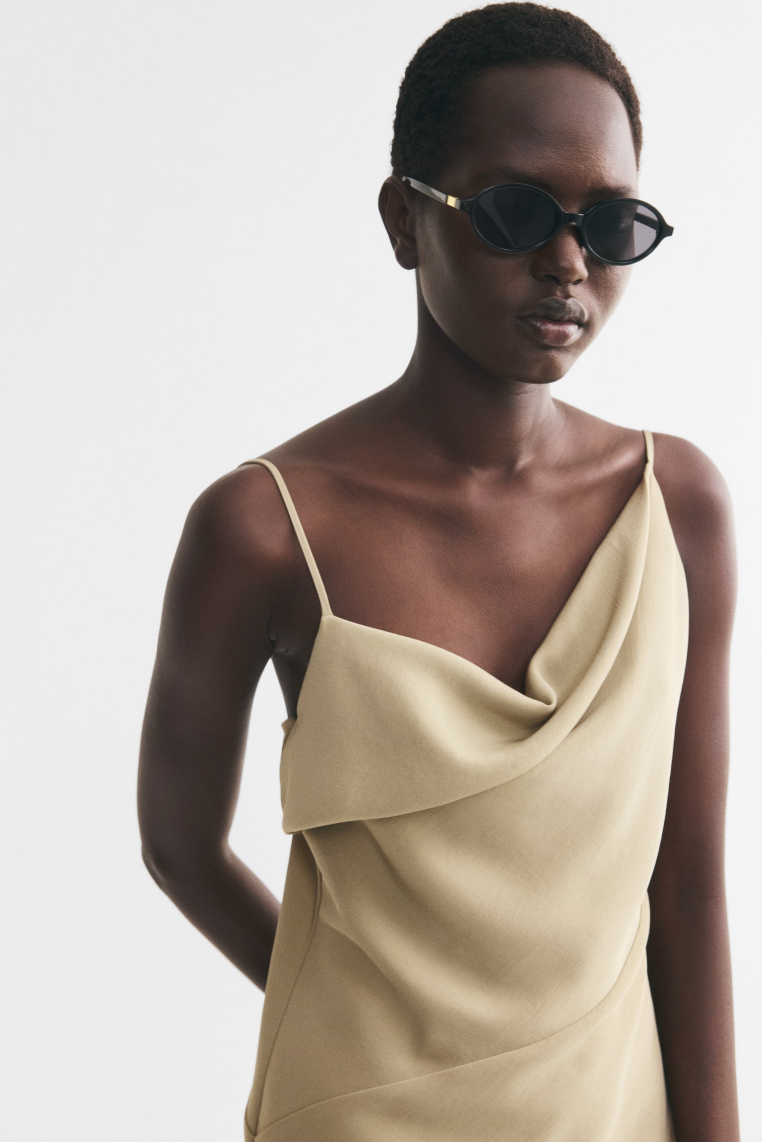 Женский топ H&M Asymmetric Strappy Top, цвет: Светлый хаки зелёный — фото 3