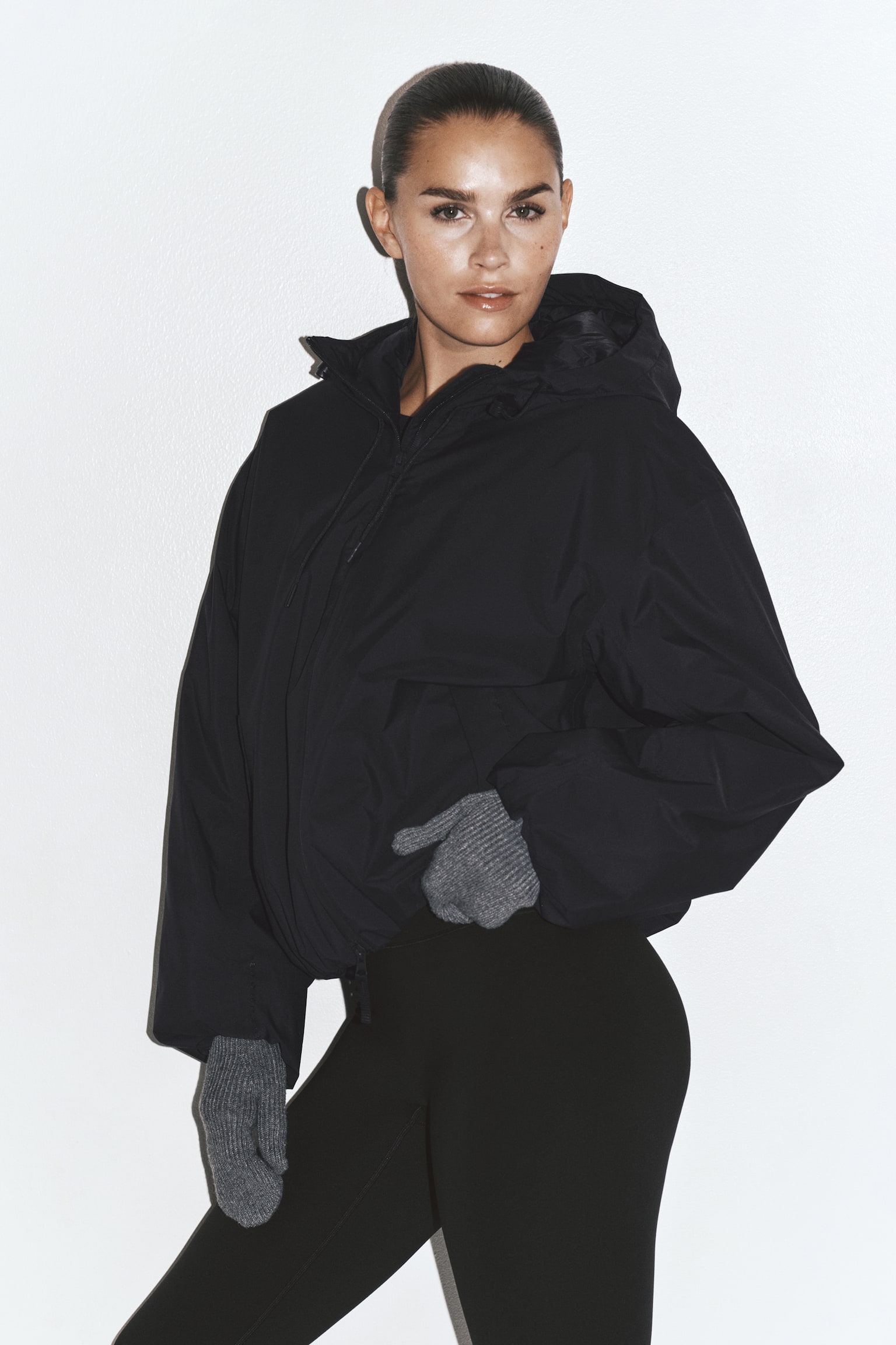 Женская куртка H&M Move Padded Activewear Rain Jacket with StormMove™, цвет: Чёрный — фото 6