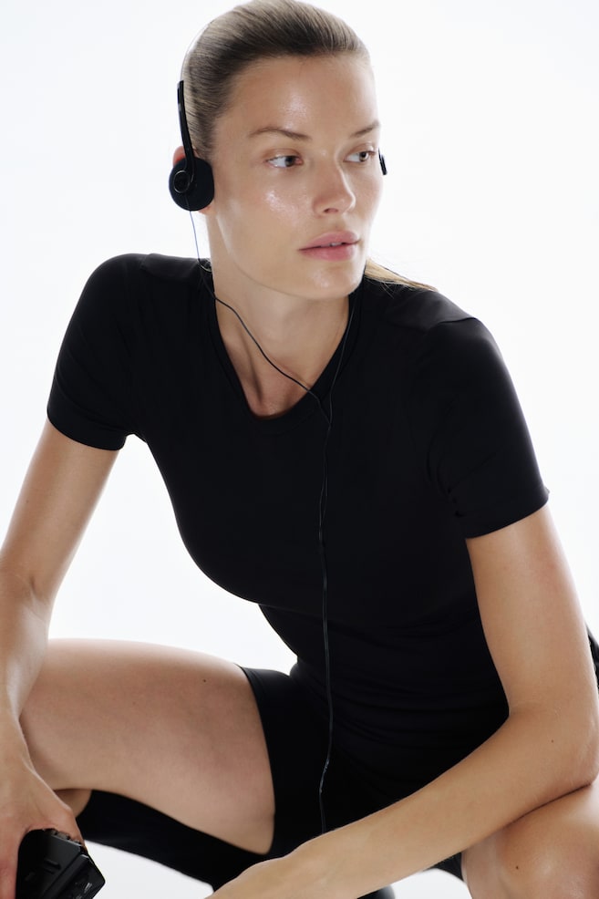 Leichtes Yogashirt mit SoftMove™ - Schwarz/Elfenbein/Schoko-Mokka - 1