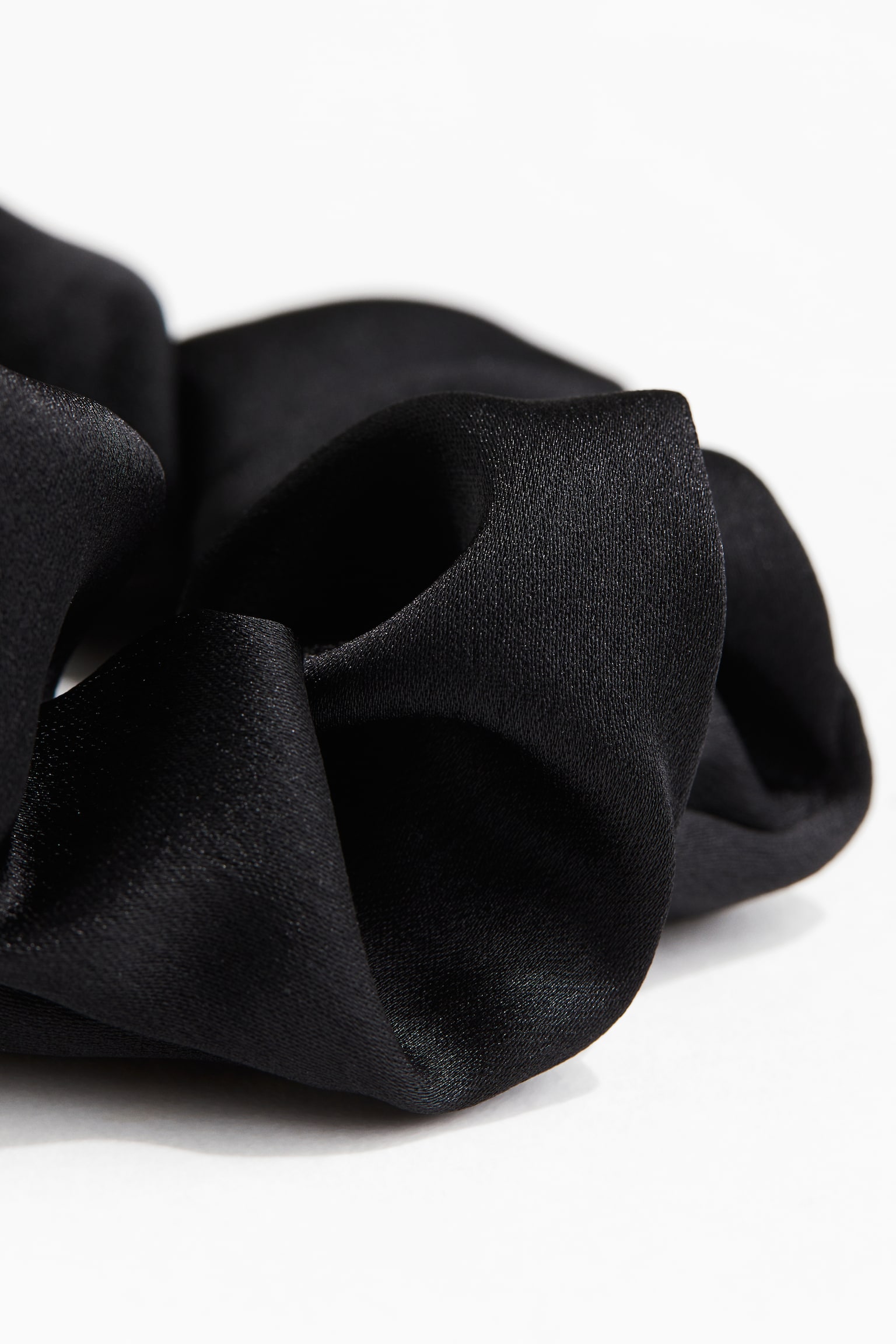 Scrunchie i satin - Svart/Ljusbeige - 2