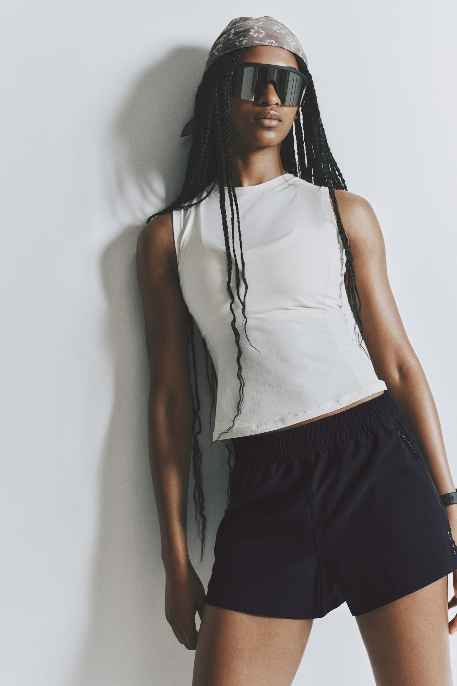 Женские шорты H&M Regular-Fit Track Shorts with Pockets, цвет: Чёрный — фото 4