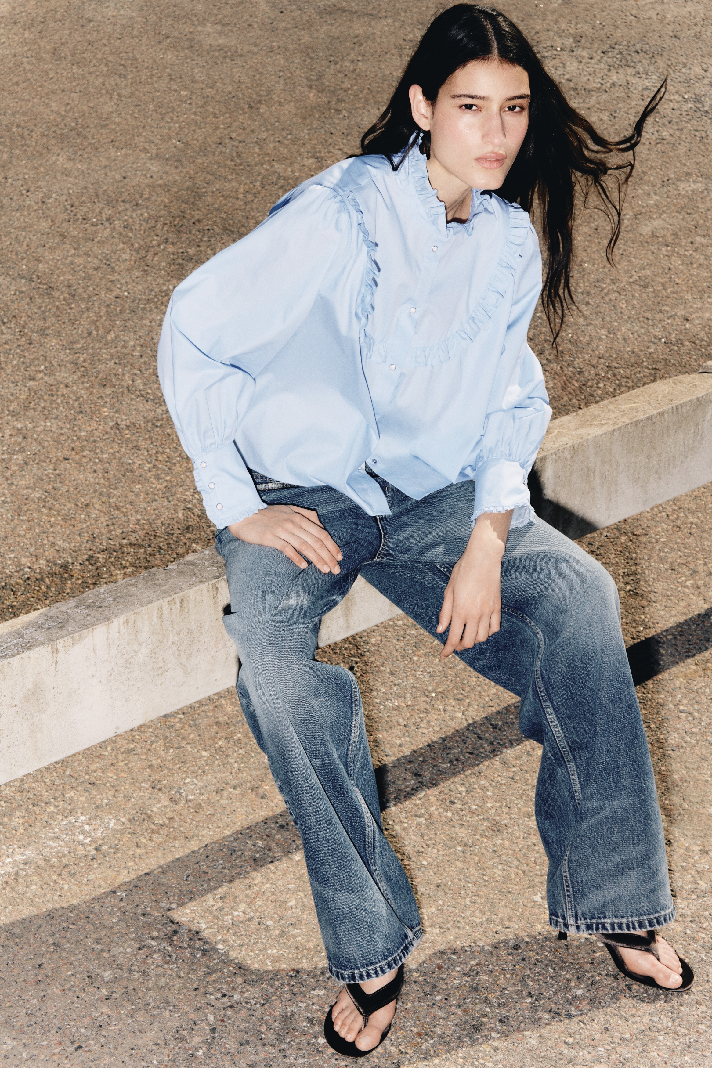 Áo kiểu bằng cotton poplin viền diềm nhún - Màu xanh dương nhạt