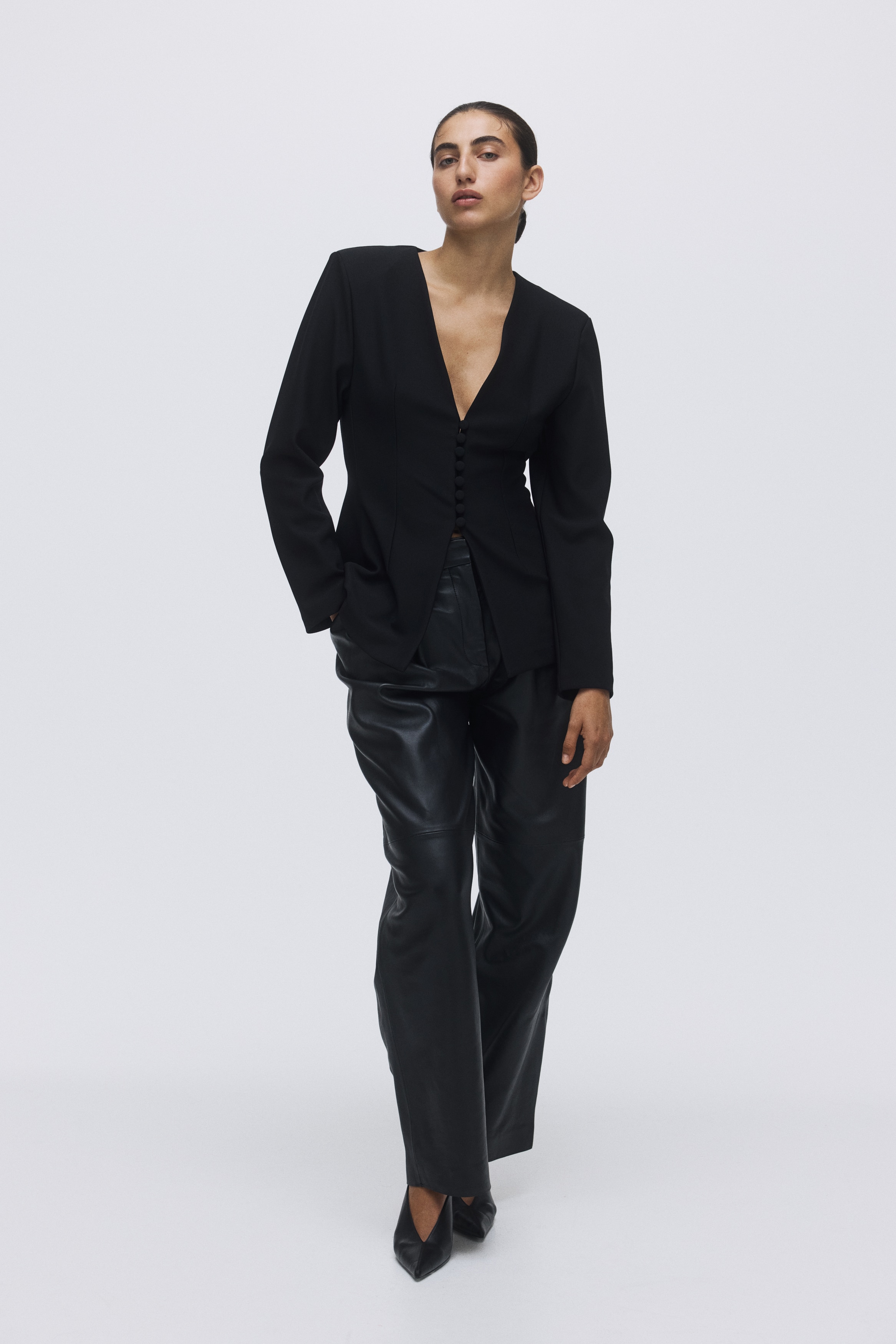 Collarless hourglass blazer