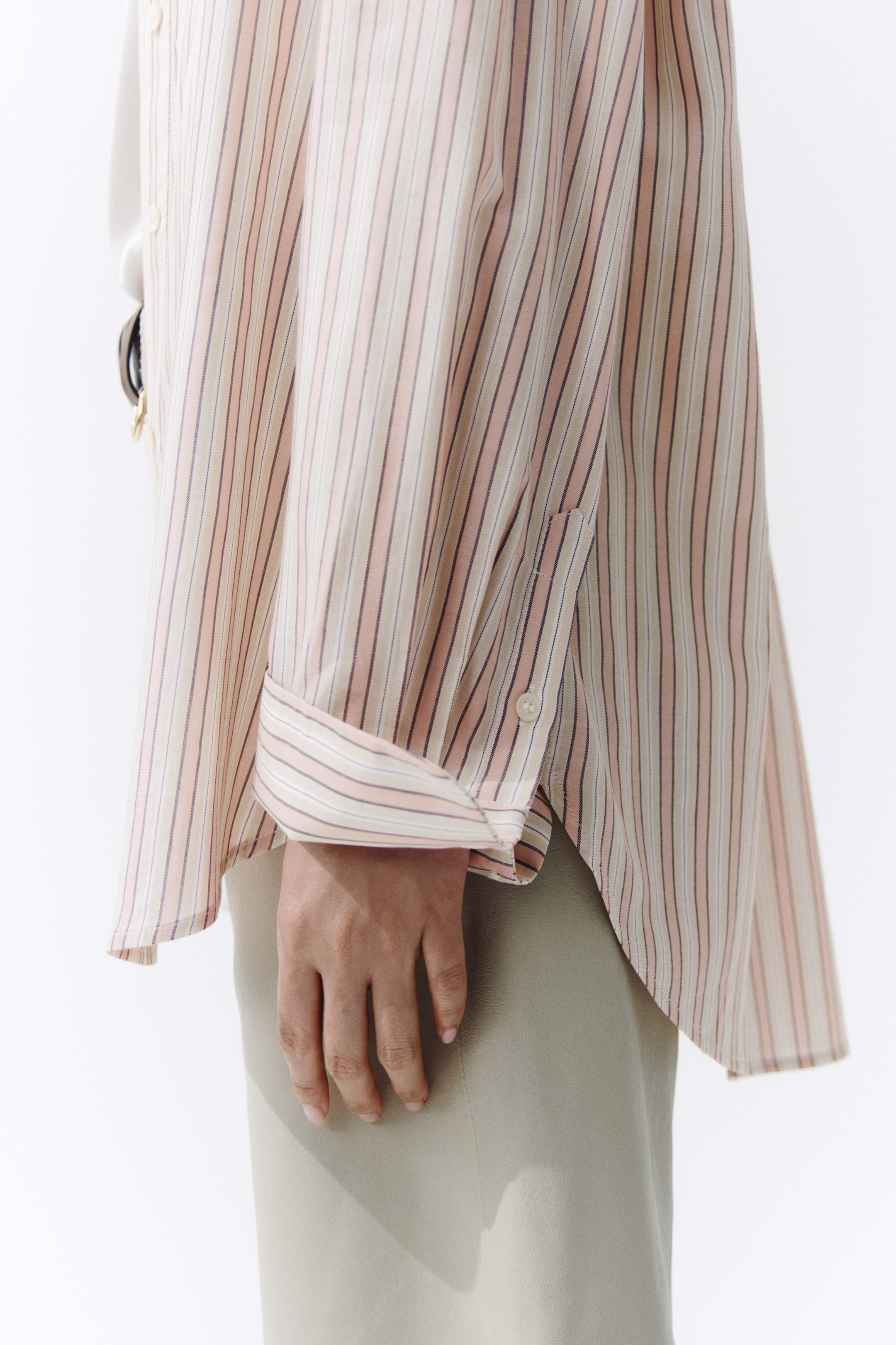 Женские рубашки H&M Oversized Lyocell-Blend Shirt — фото 3