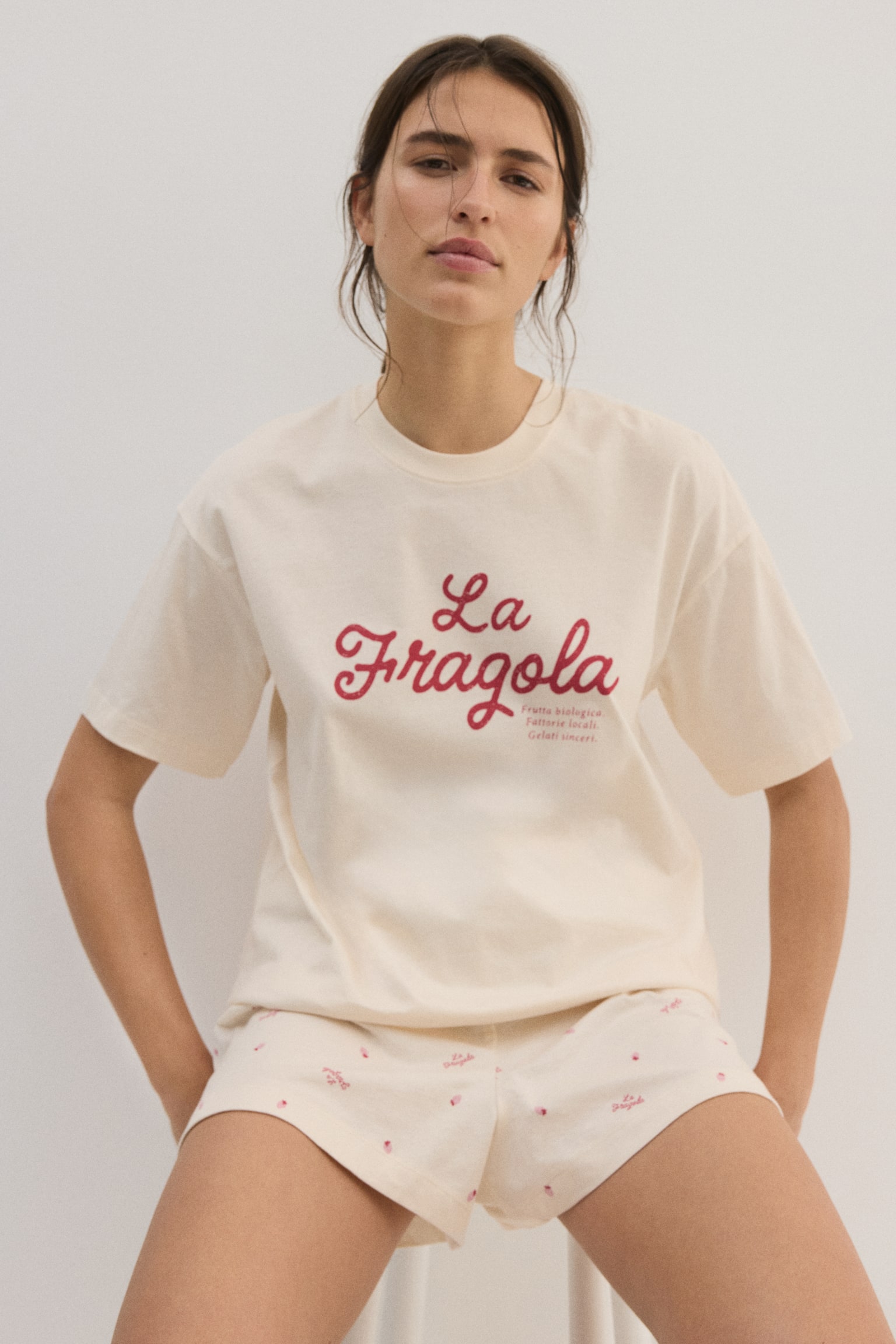Піжама з принтом - Кремовий/La Fragola/Світло-рожевий/квітчастий/Темно-коричневий/Soul Crumb/Білий/Matcha/Кремовий/Morning Society/Кремовий/горошок/Світло-рожевий/Seoul/Білий/смужки/Білий/квітчастий/Персиково-рожевий/квітчастий/Кремовий/Matcha/Світло-рожевий/полуниці - 1