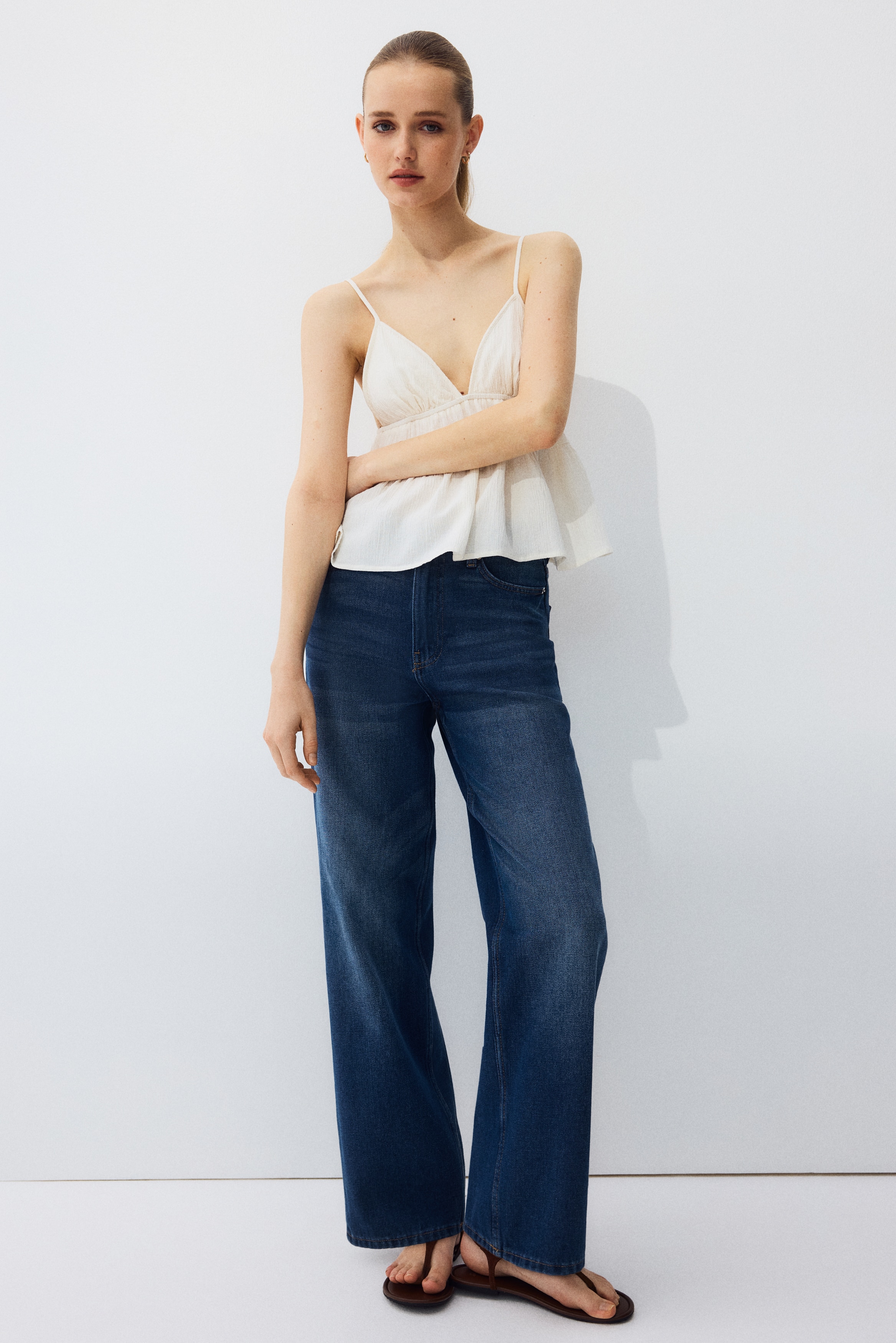 Straight High Jeans - Màu xanh denim đậm/Màu trắng/Màu đen/Màu xanh denim nhạt/Màu đen/Màu xanh denim