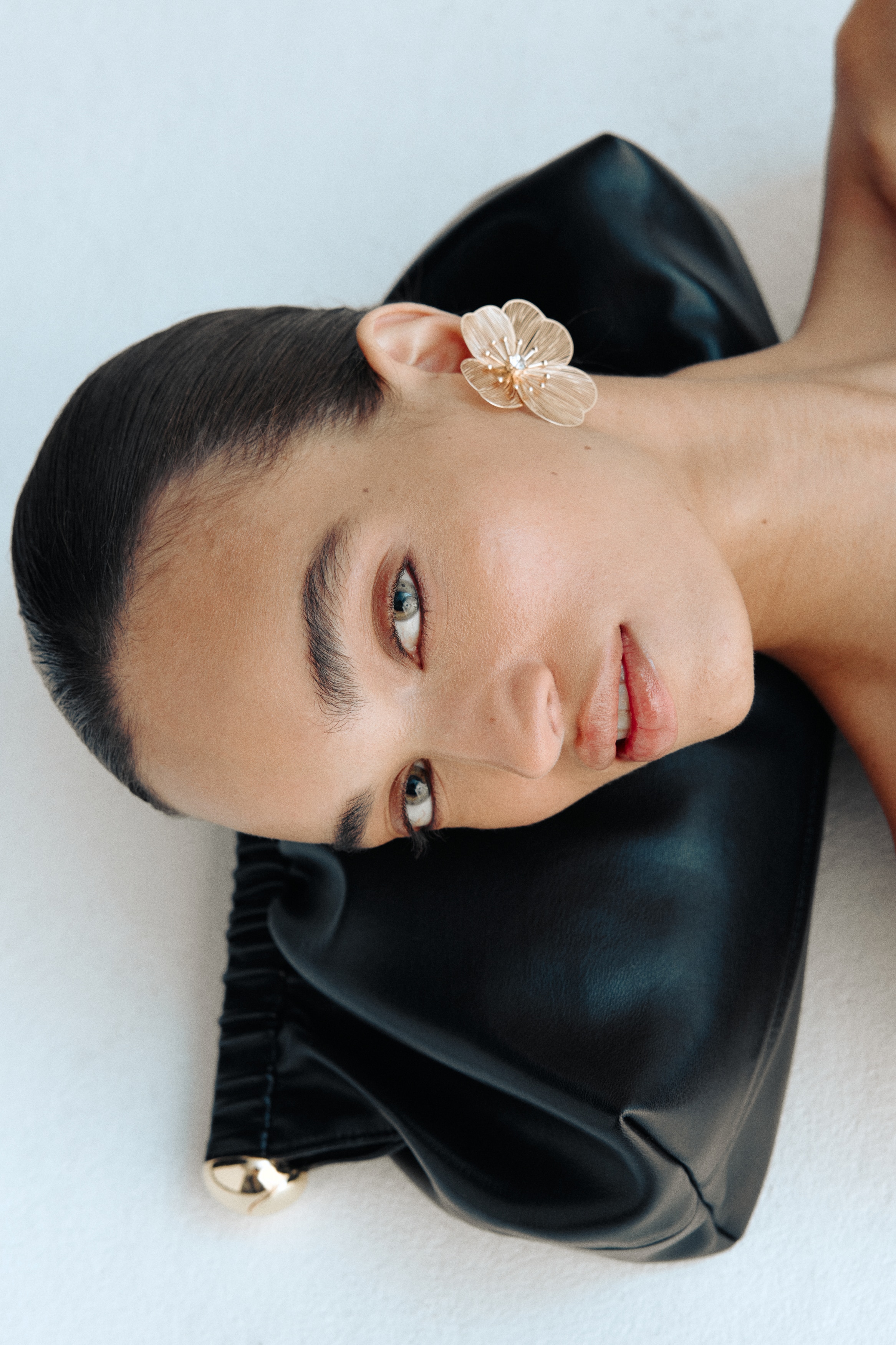 Ladies - Gold-coloured Flower-shaped earrings  - H&M