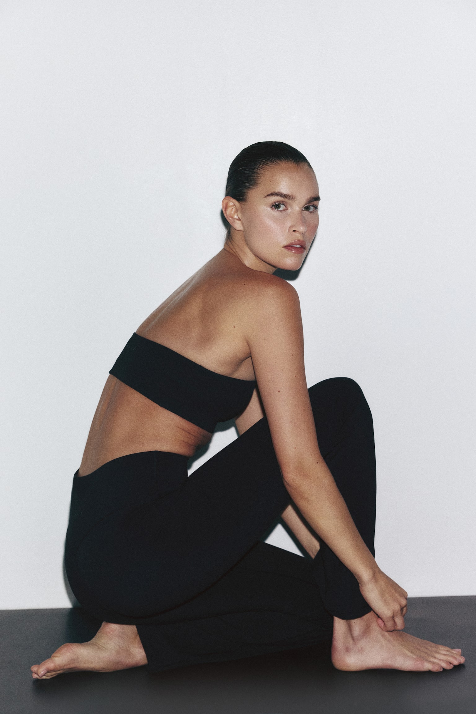 Flared sports leggings with SculptMove™ - Negro/Beige - 7