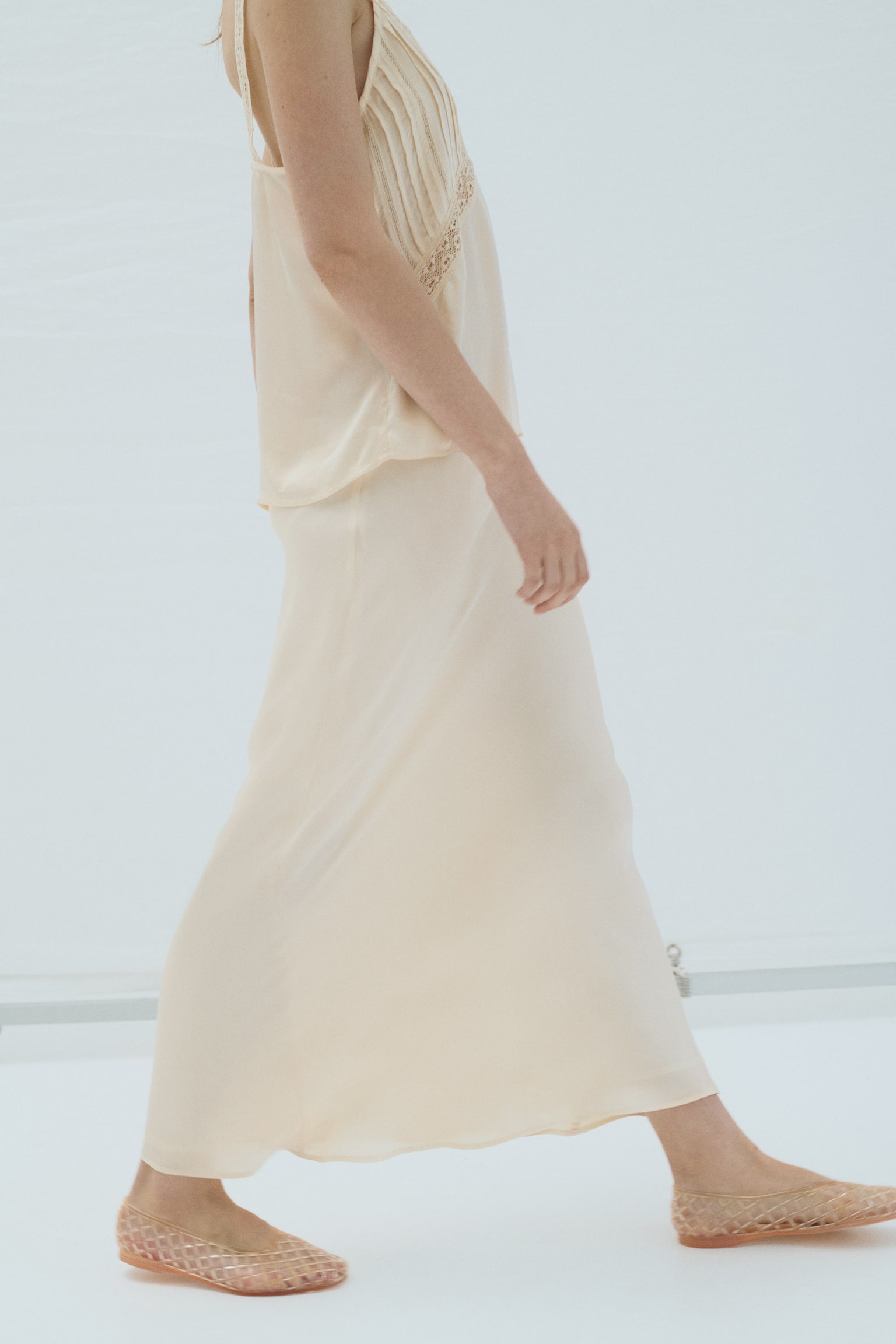 Viscose-blend slip skirt - Light beige - 3