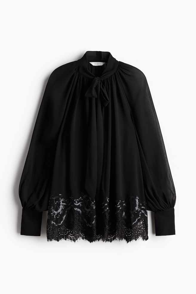 Chiffonbluse mit Bindekragen und Pailletten - Schwarz - 1