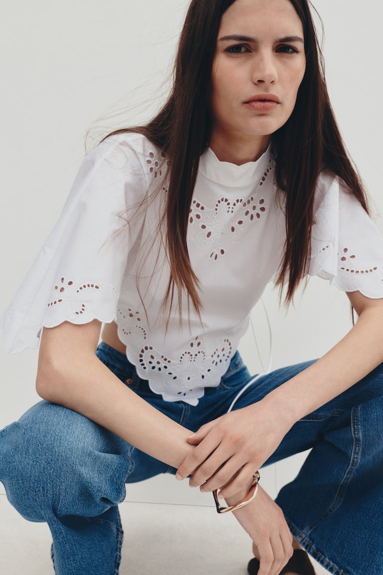 Bluza s plaštom u engleskom vezu