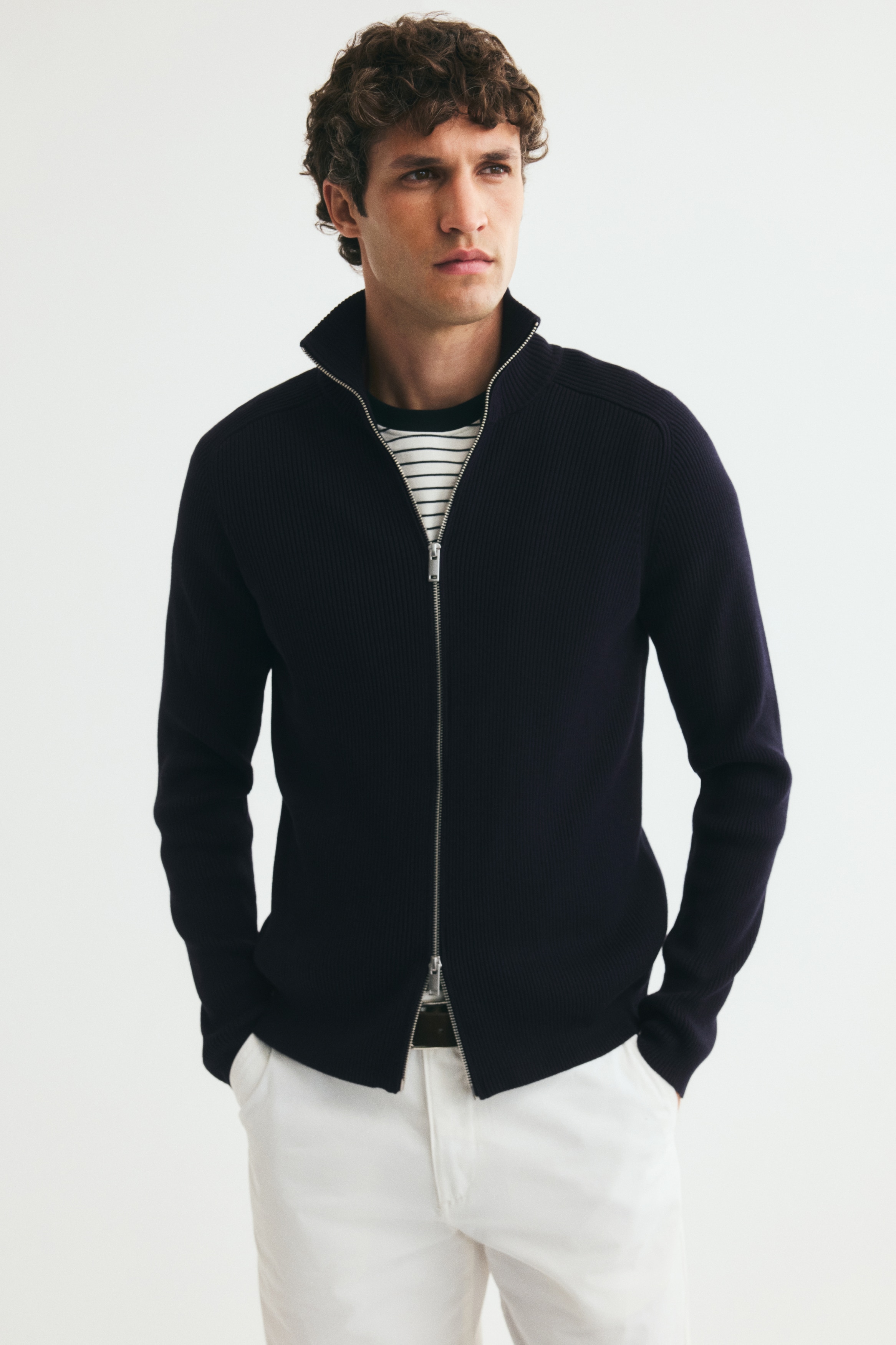 Gilet Slim Fit en maille côteléeModèle