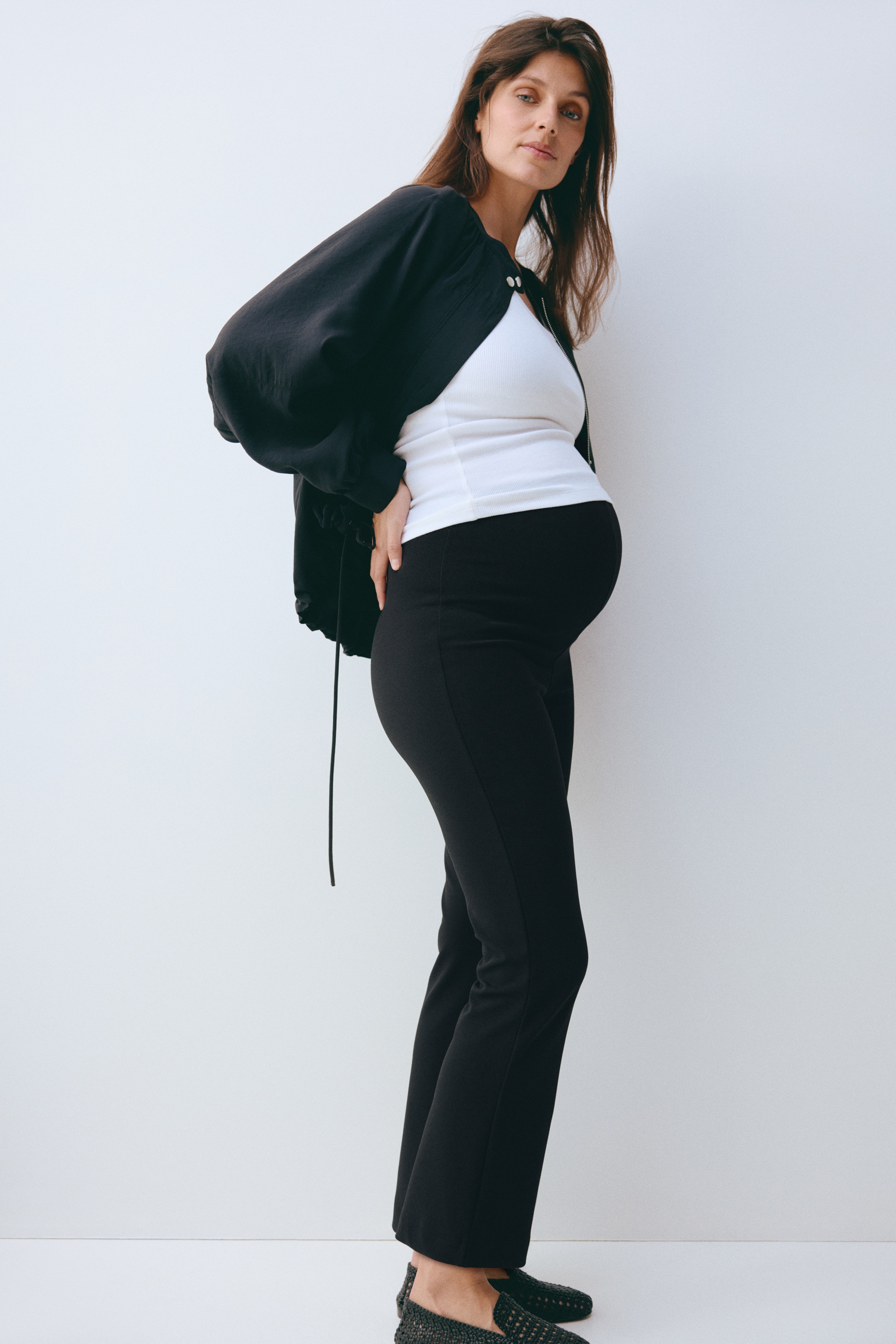 MAMA インターロックフレアパンツ - ブラック - レディース | H&M JP