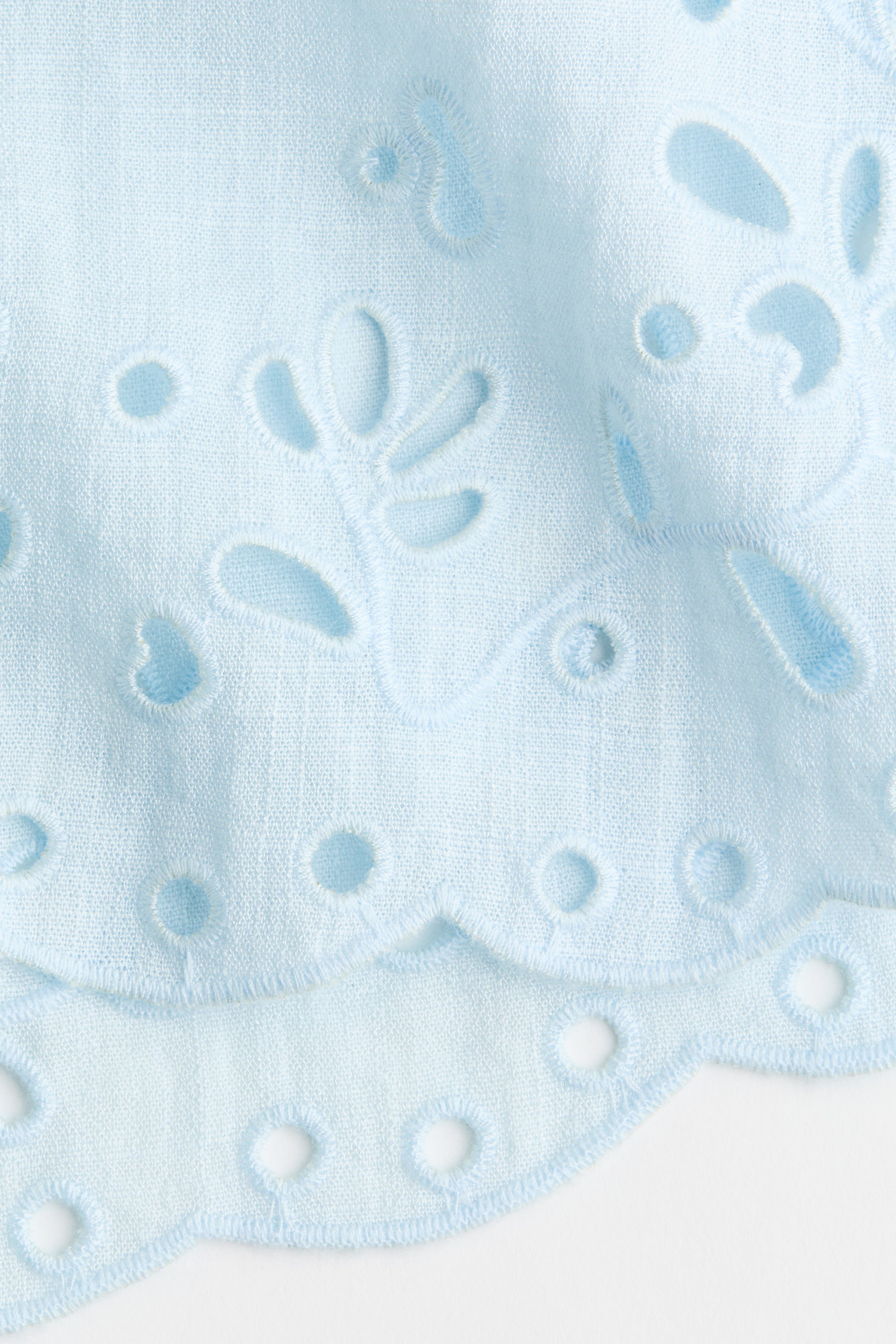 Short avec broderie anglaise