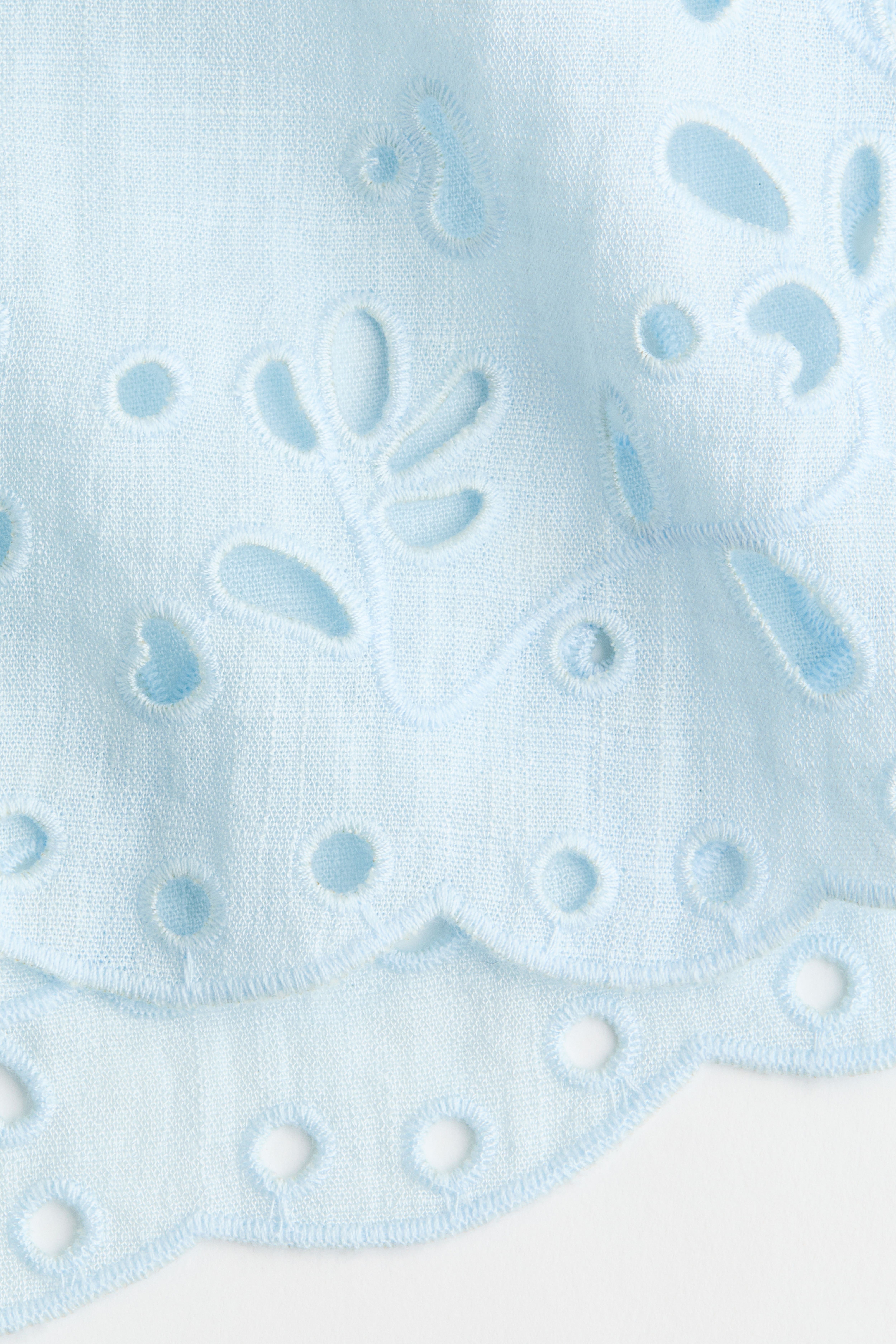 Short avec broderie anglaise