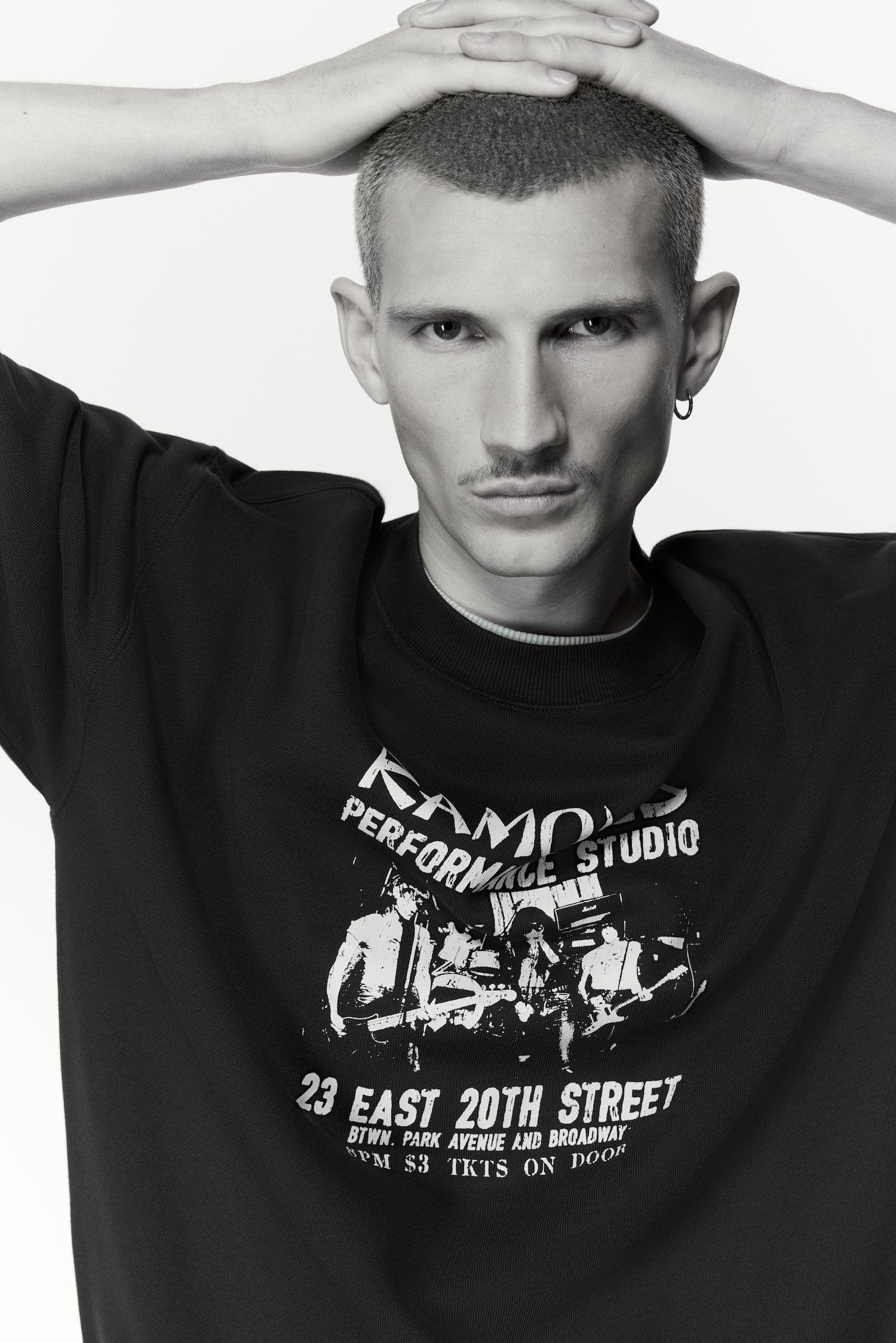 Áo nỉ in hình Oversized Fit - Màu nâu đậm/Ramones/Màu xám đốm/Snoopy/Màu xanh lá đậm/Keith Haring/Màu đen/Cypress Hill/Màu be nhạt/Keith Haring - 6